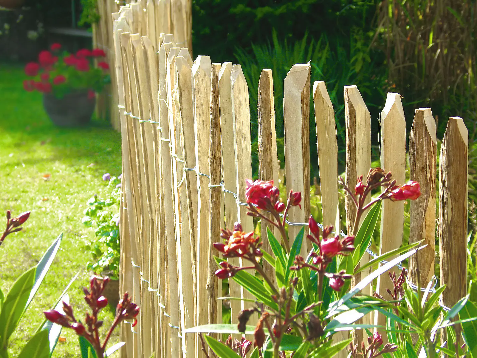 Floraworld Gartenzaun Haselnuss 5 m x 90 cm Lattenabstand 4-5 cm natur