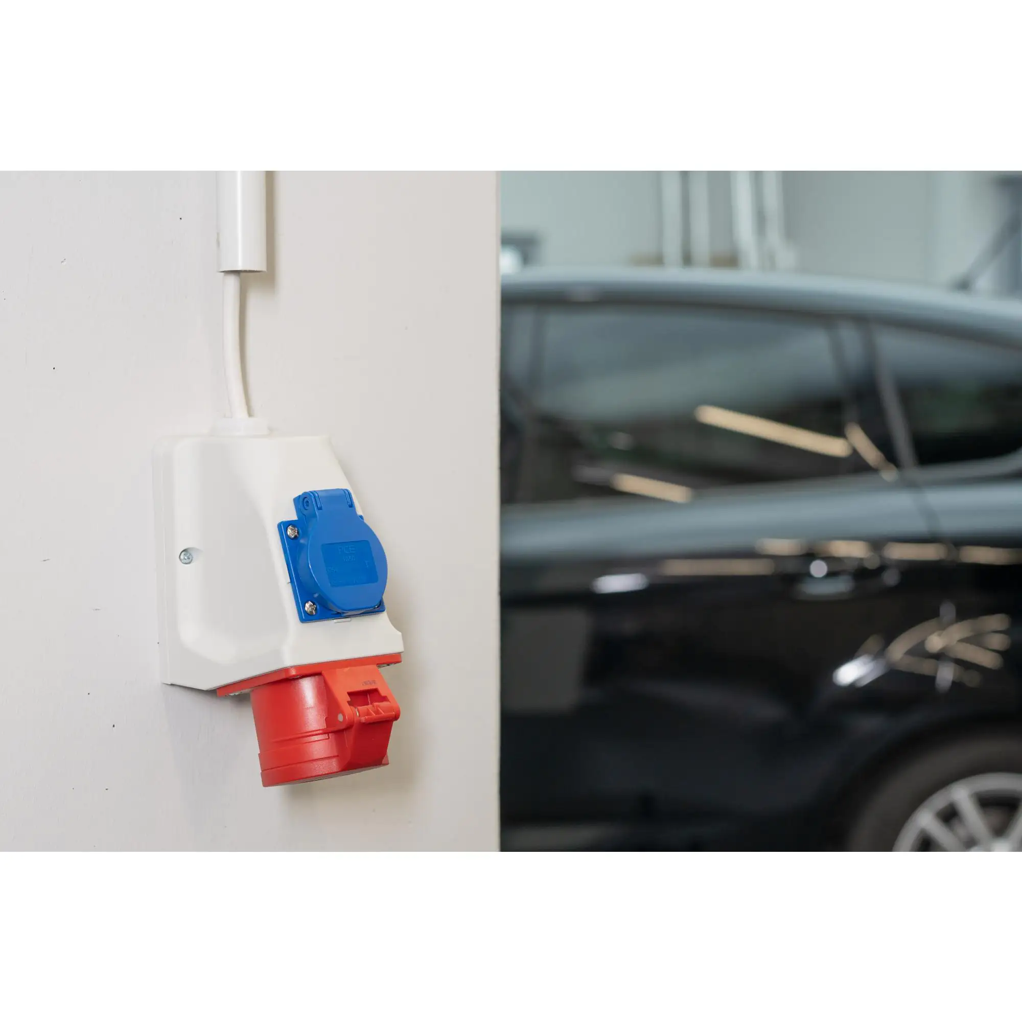 PCE CEE-Kombi-Wandsteckdose 1x Schutzkontakt 1x CEE 16A blau