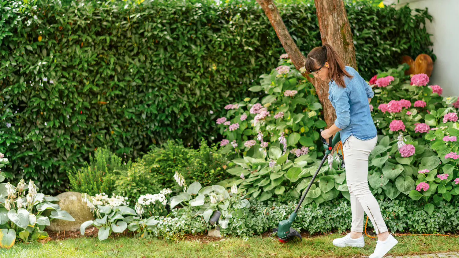 Bosch Akku-Rasenmäher-Set EasyMower 18 V inkl. Akku-Rasentrimmer EasyGrassCut 18 V + Akku & Ladegerät