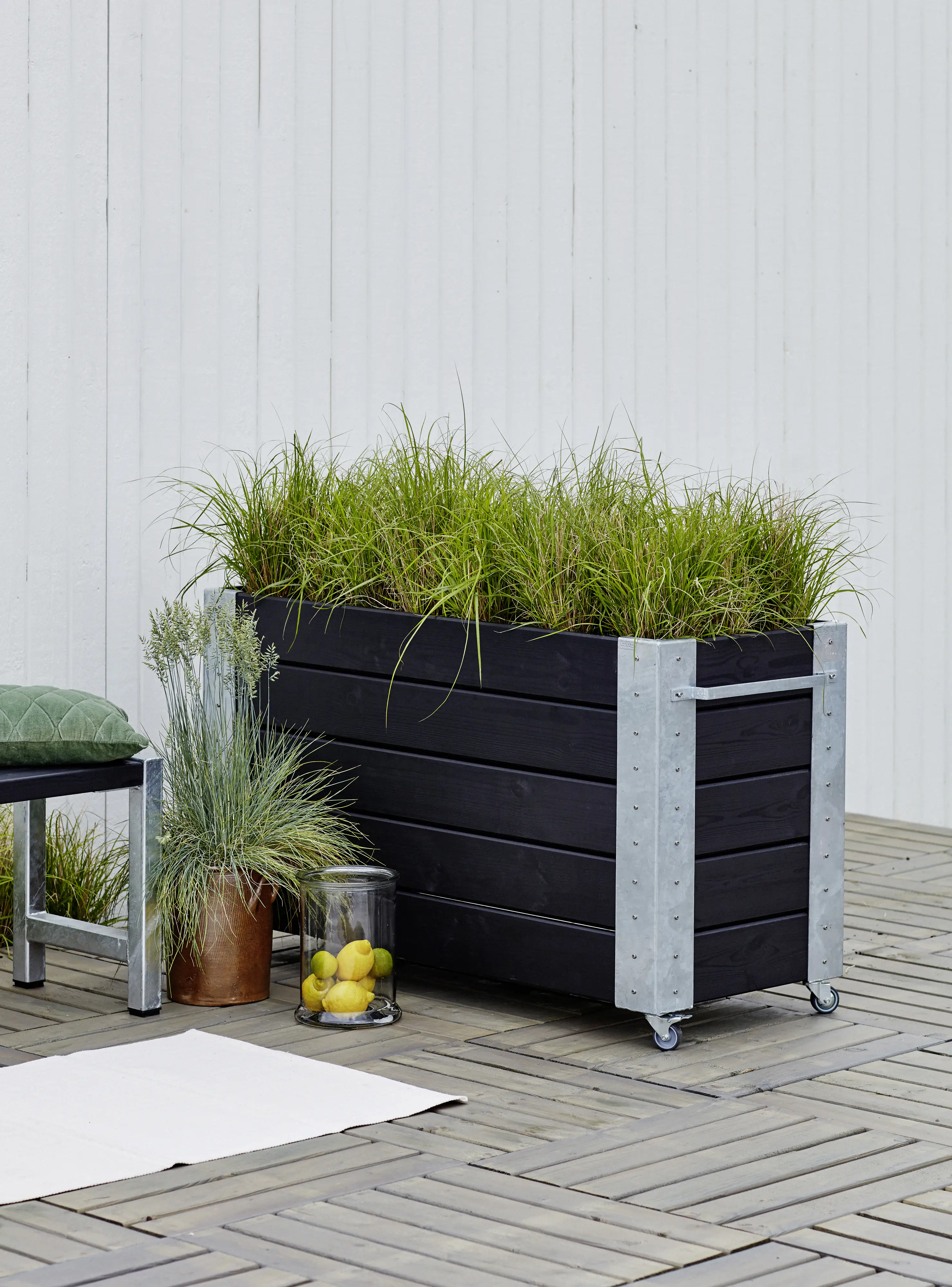Plus Blumenkasten Cubic mit Räder Druckimprägniert RAL 9005 Schwarz