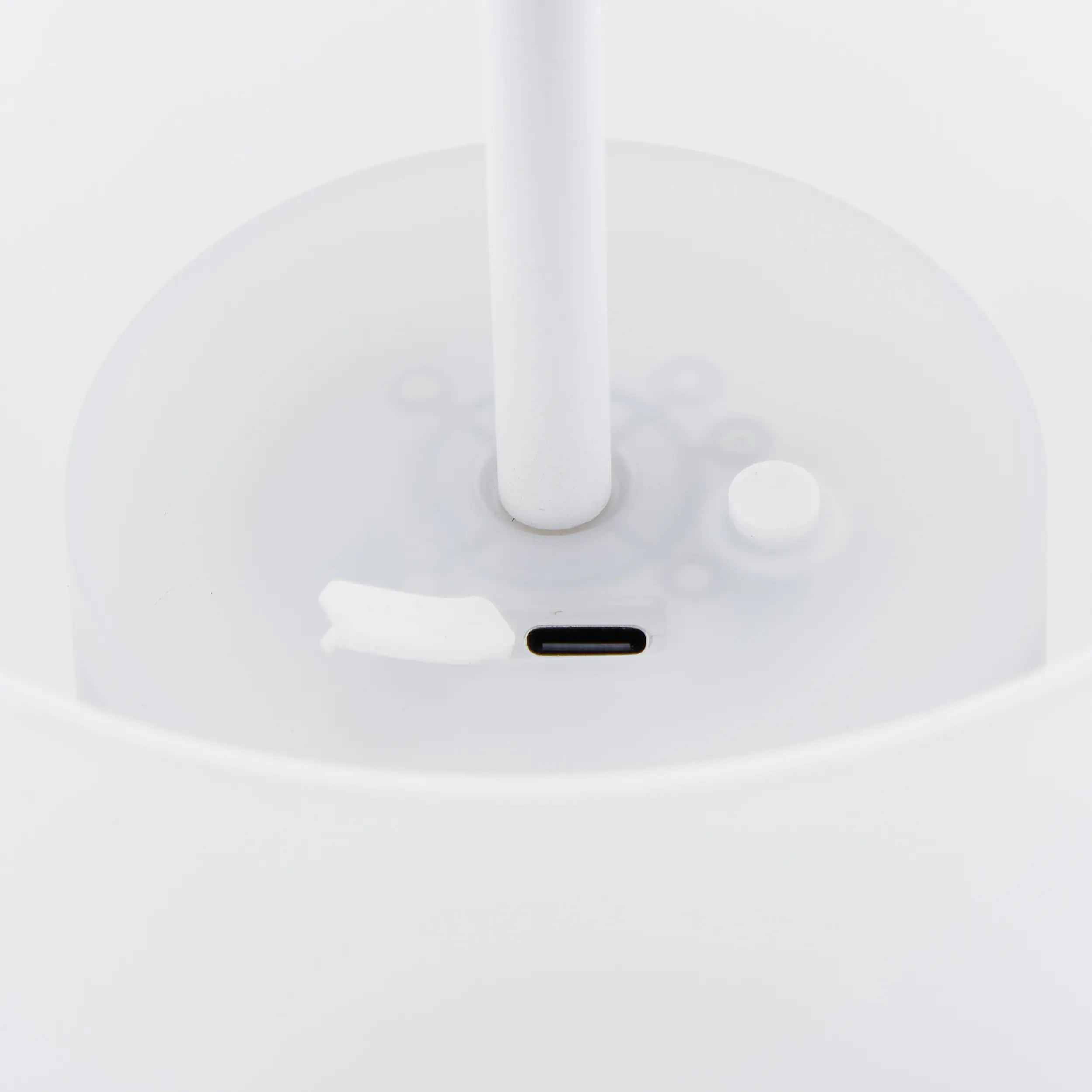 Brilliant Außentischleuchte Cappo mit USB-Anschluss 2,5W weiß