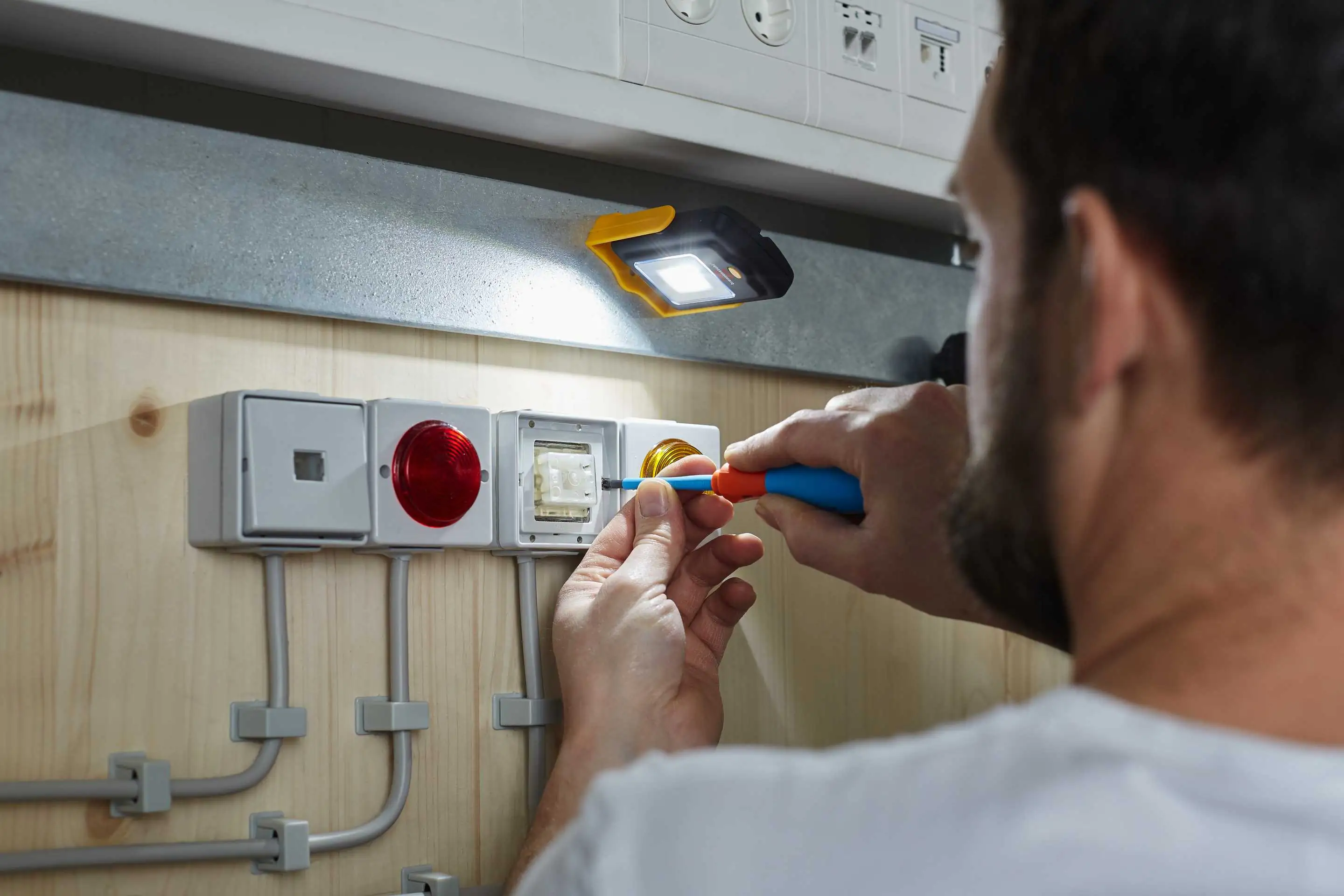 Brennenstuhl Werkstattleuchte 200+20 lm, batteriebetrieben