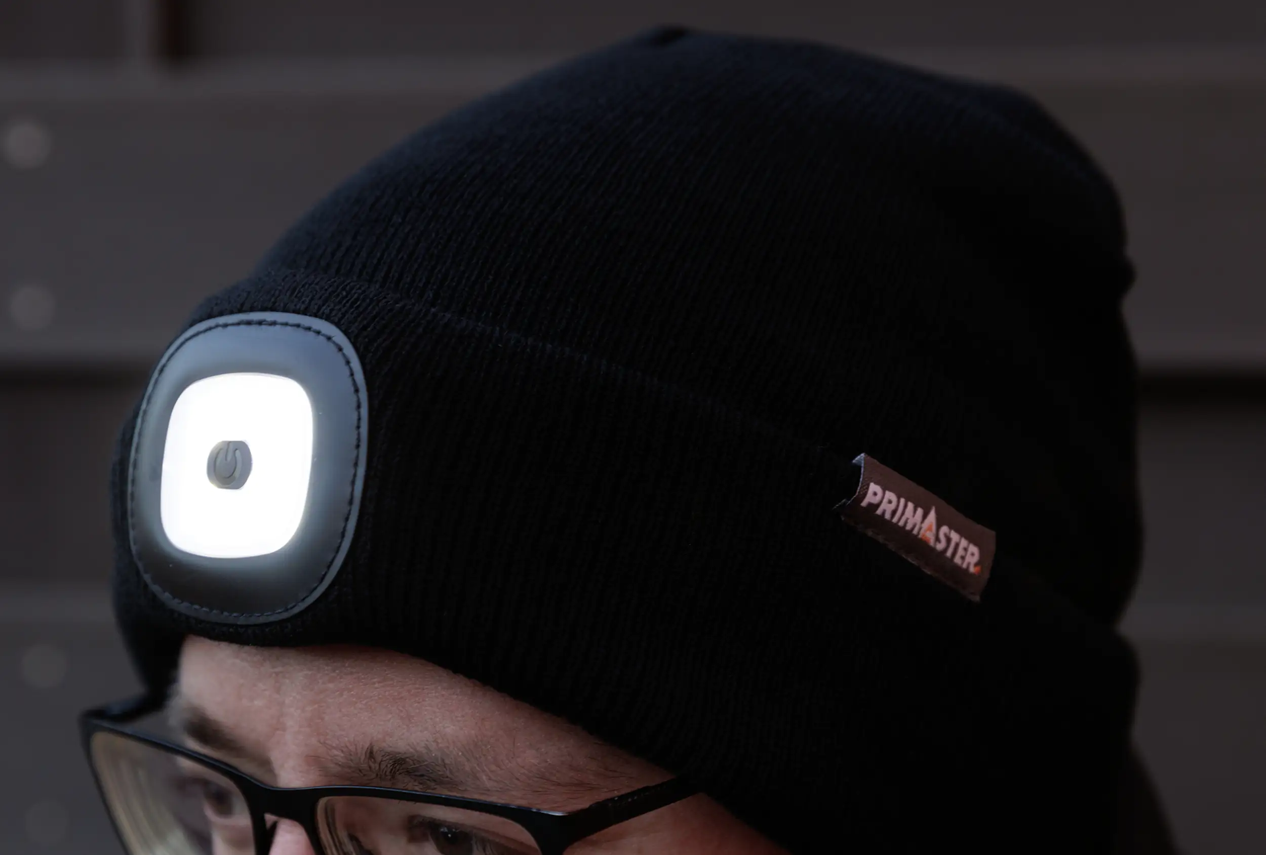 Primaster Mütze Beanie mit LED-Licht laden per USB