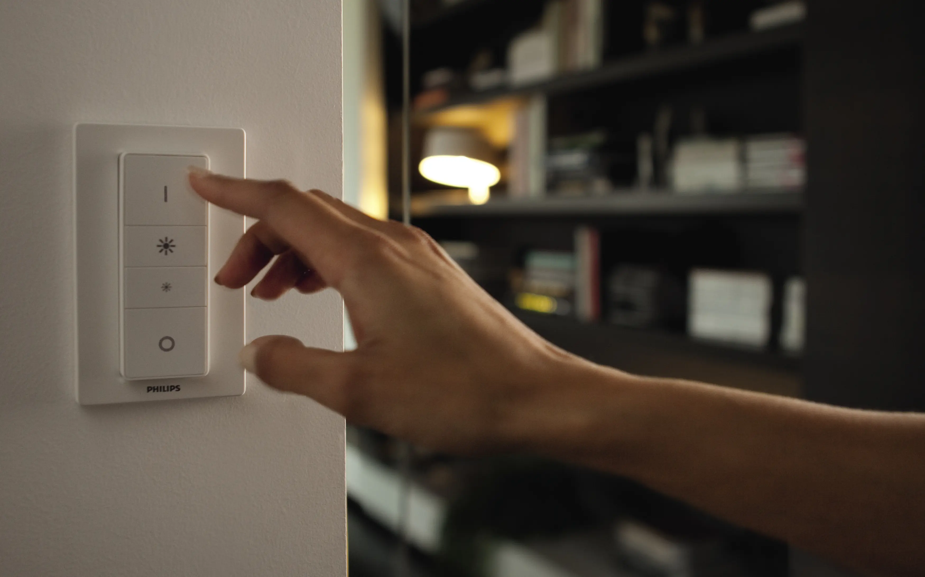 Philips Hue LED Wandleuchte 1er Spot Runner 14 x 14,6 cm weiß
