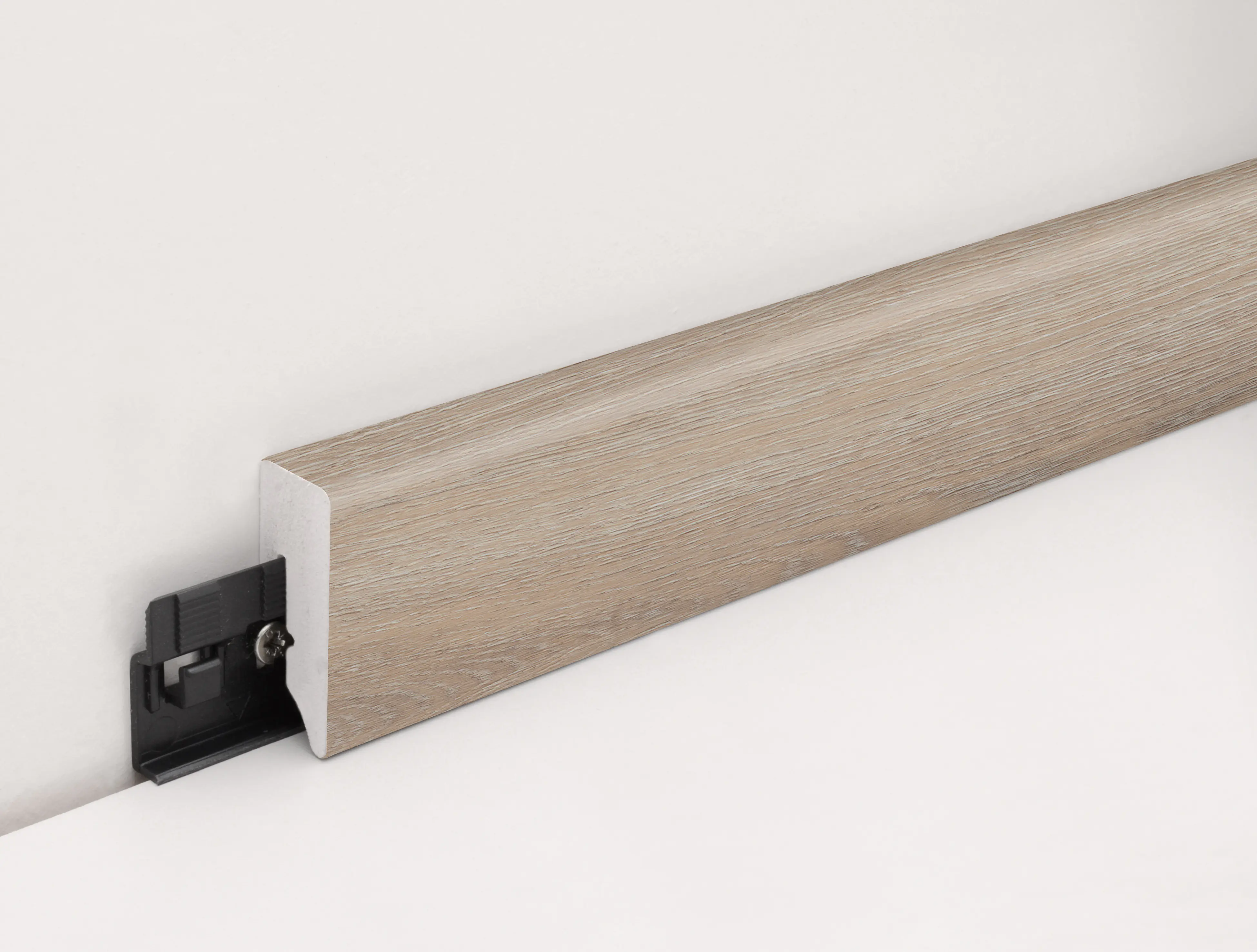 FN Neuhofer Fußleiste 240 cm 38,5 x 15 mm Eiche natur foliert