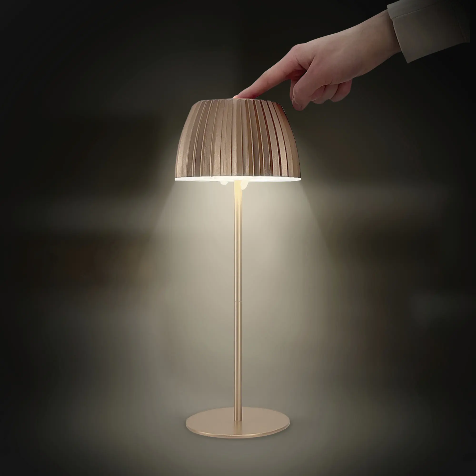 Briloner LED-Tischleuchte Riffle mit Akku kupfer dimmbar