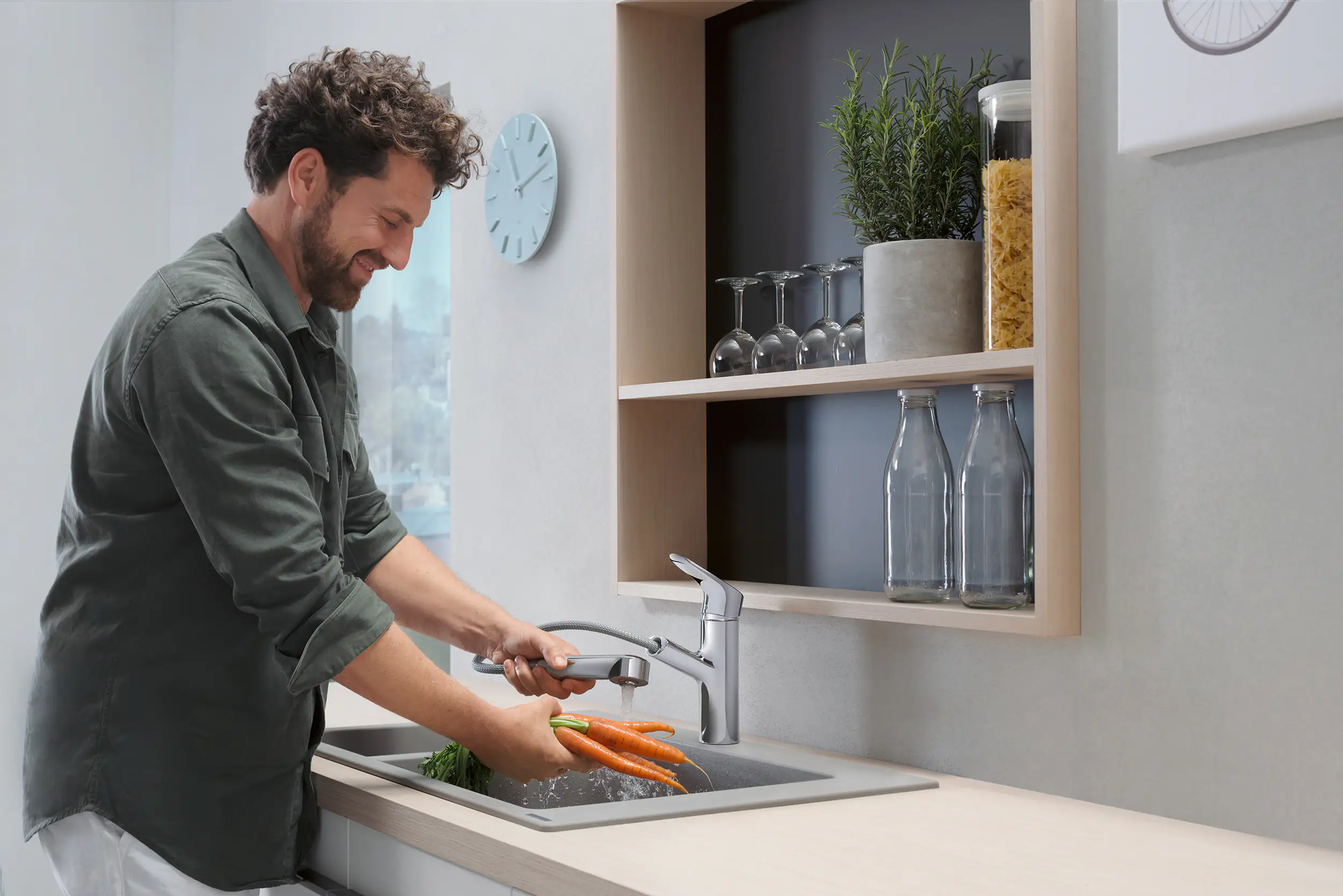 Hansgrohe Küchenarmatur Focus M43 150 mit herausziehbarer Handbrause