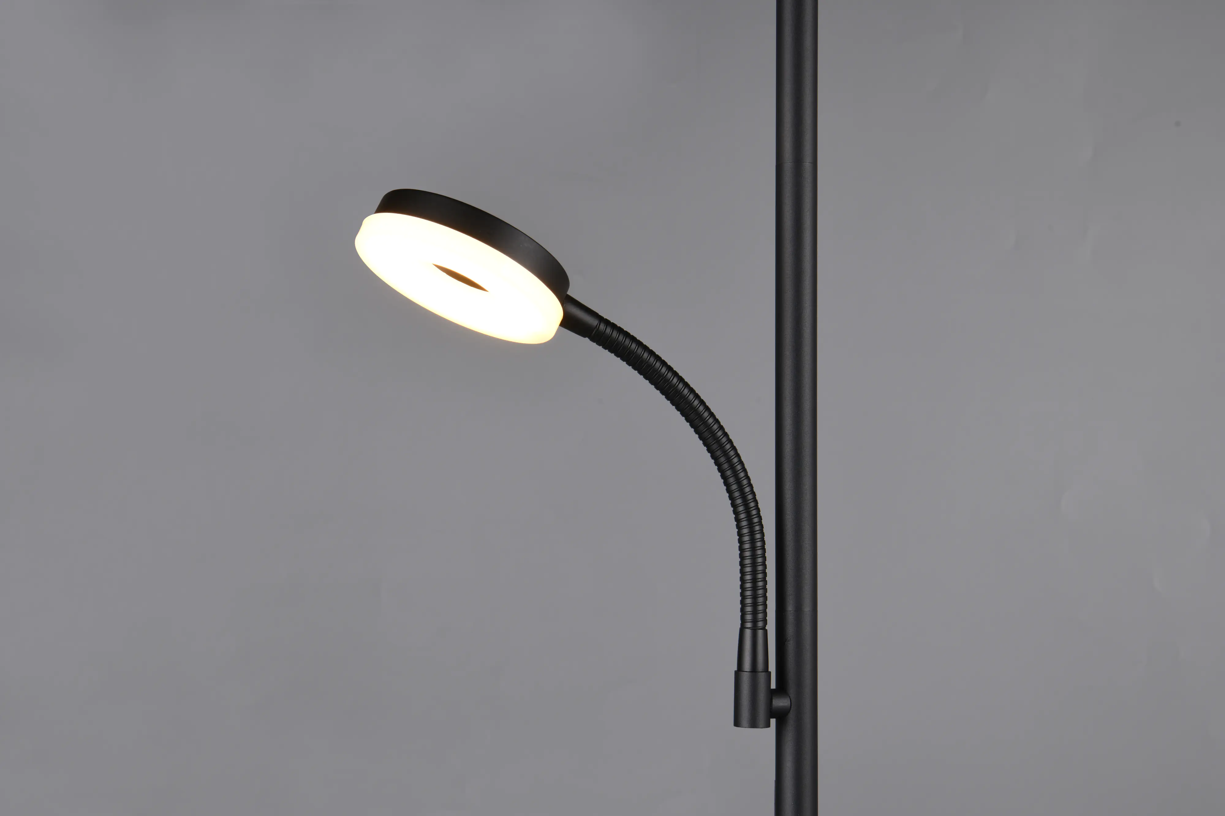 Trio LED Stehleuchte Specter 17 + 4,5 W schwarz matt