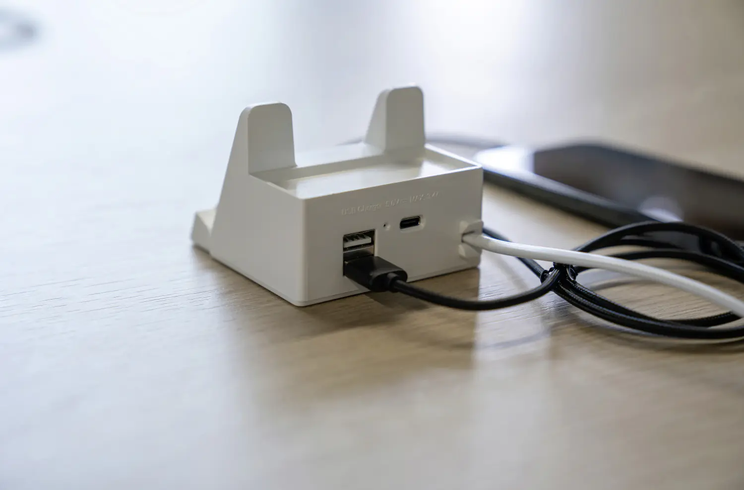 Unitec USB-Ladestation USB A + C mit Halter, 2+1