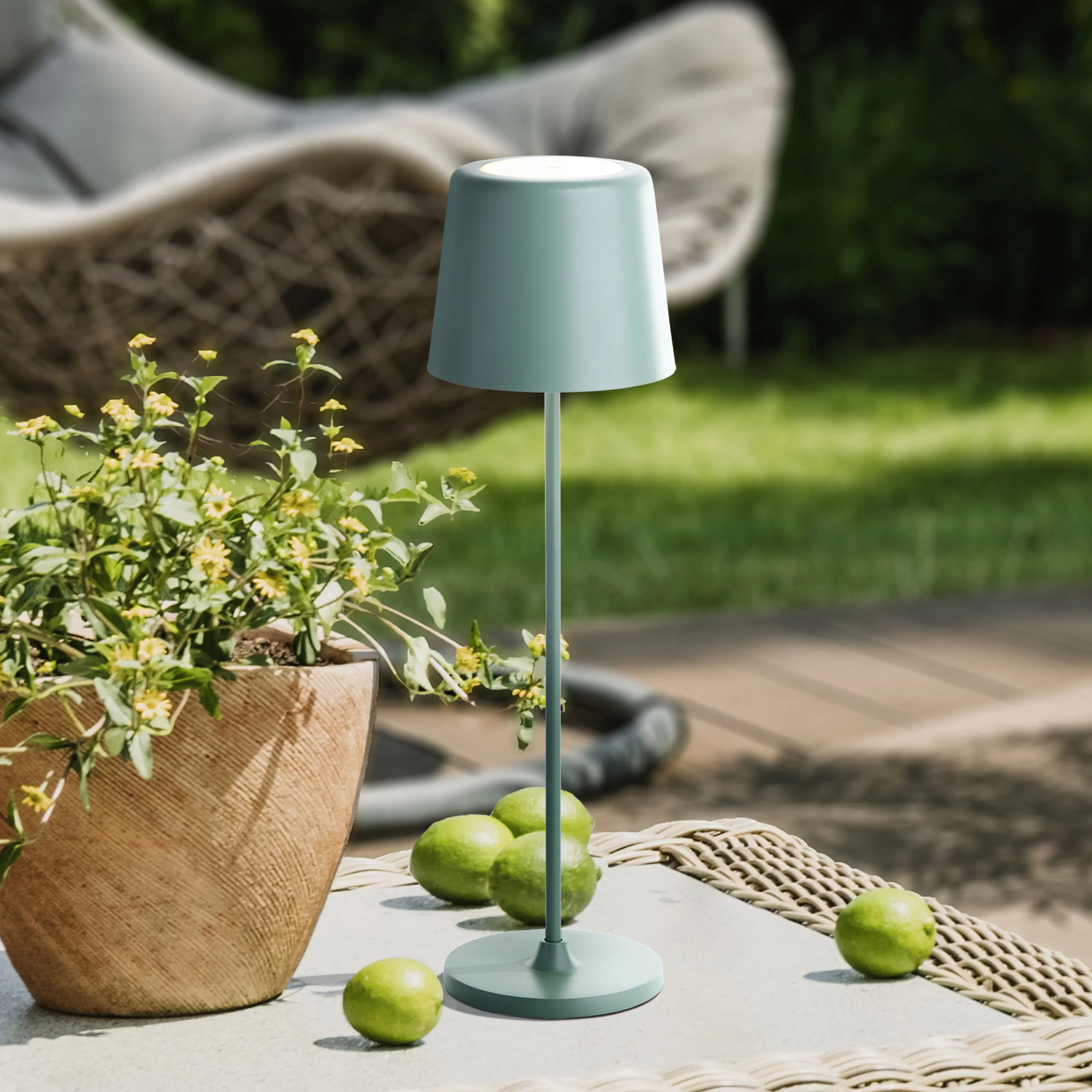 Brilliant LED Akku-Tischlampe Kaami 37 cm dimmbar USB-Kabel grün warmweiß