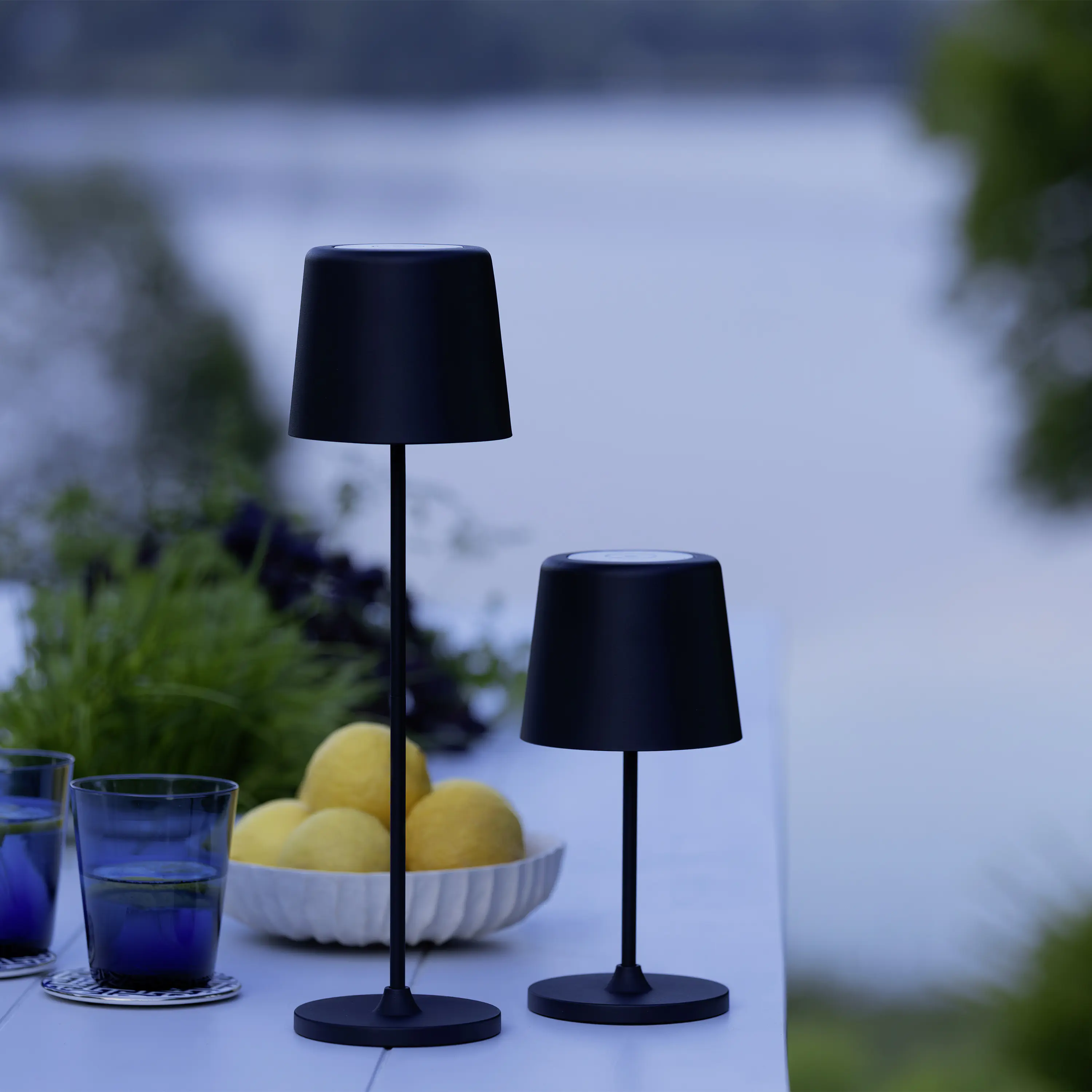 Brilliant LED Akku-Tischlampe Kaami 37 cm dimmbar USB-Kabel schwarz warmweiß 