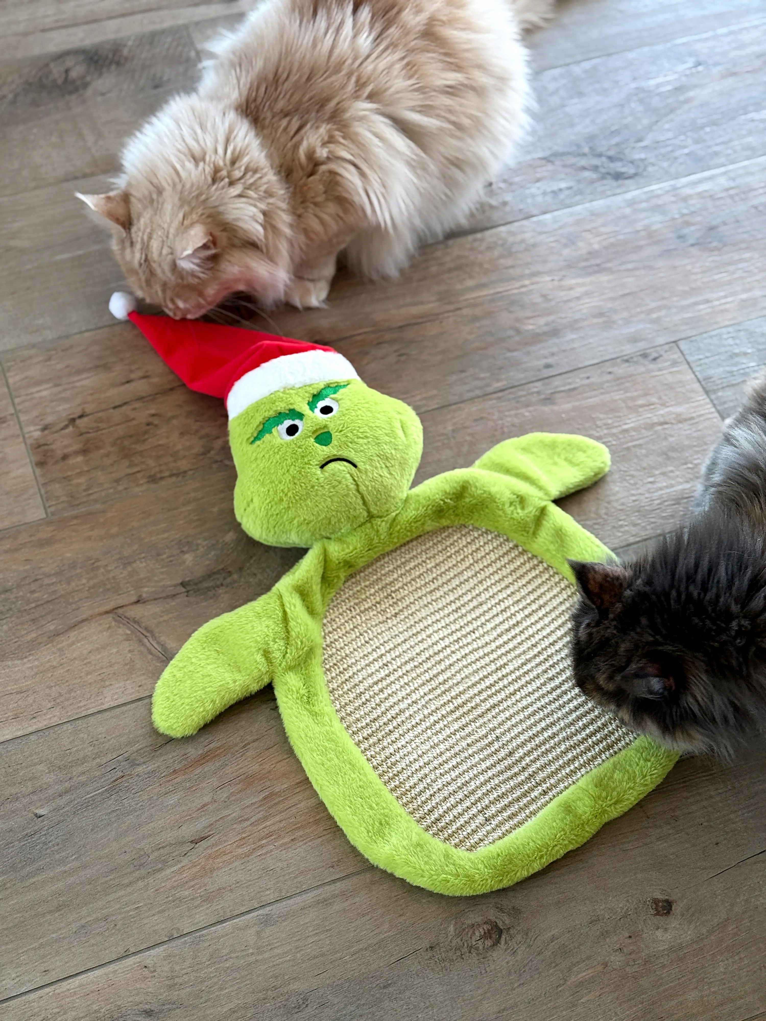 Aumüller Katzenspielzeug Weihnachtsmuffel Kratzmatte 58 cm grün
