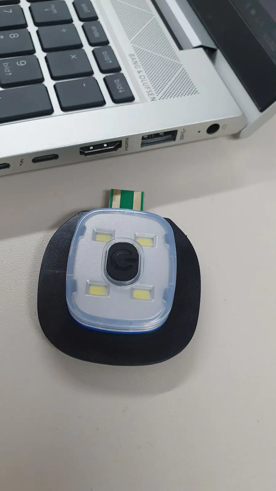 Primaster Mütze Beanie mit LED-Licht laden per USB