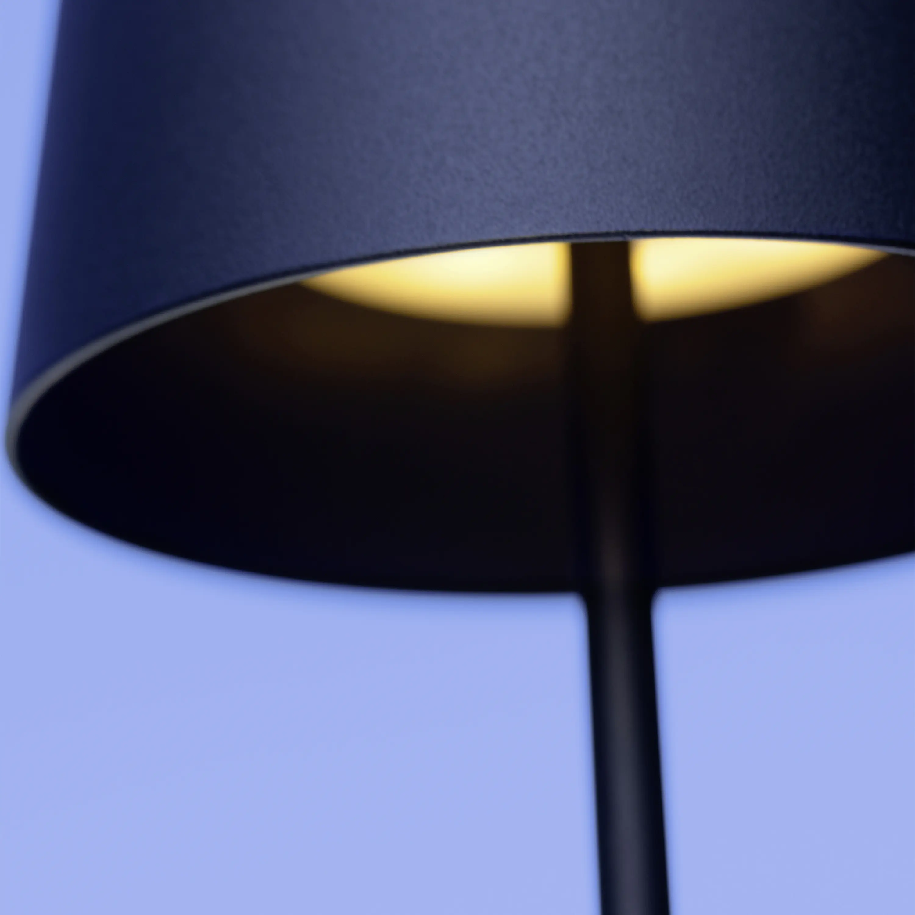 Brilliant LED Akku-Tischlampe Kaami 37 cm dimmbar USB-Kabel schwarz warmweiß 