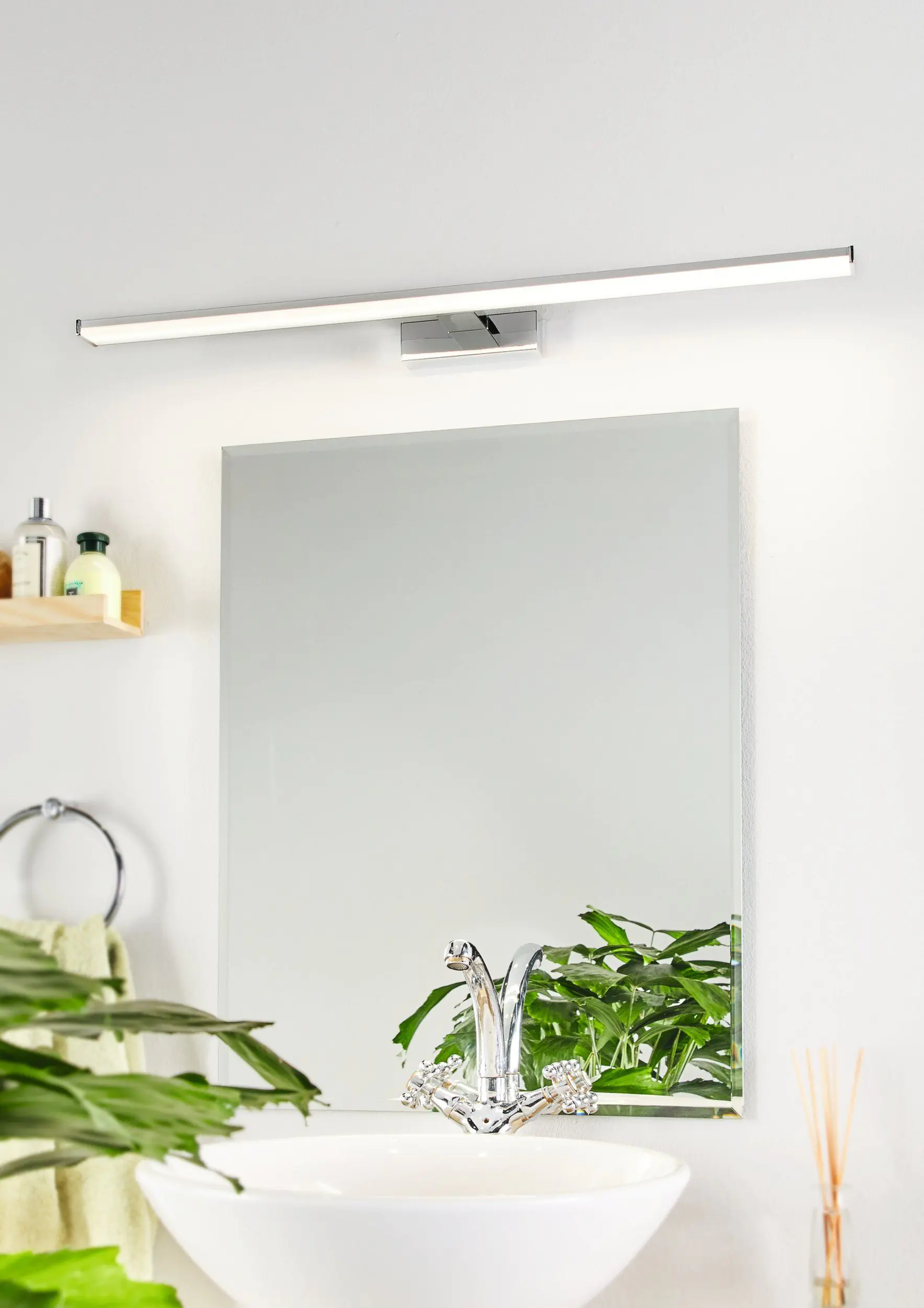 Eglo LED Spiegelleuchte Pandella 1 chrom 78 x 4 cm neutralweiß