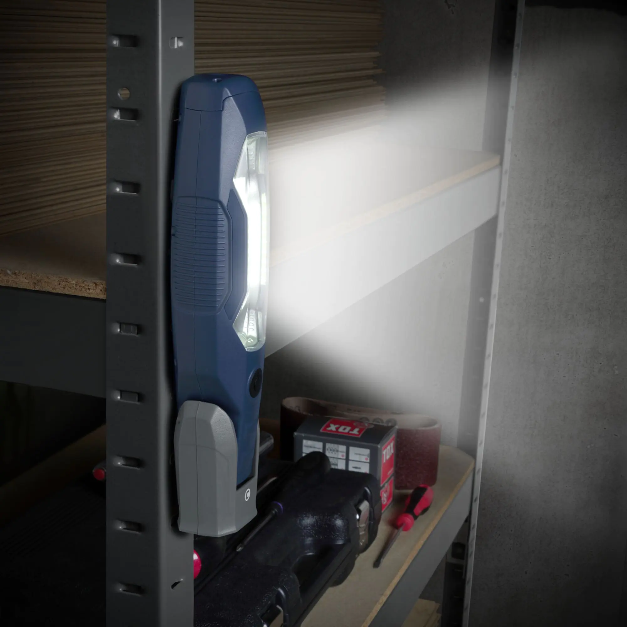 Cartrend LED-Werkstattleuchte 600 Lumen mit neigbaren Magnetfuß