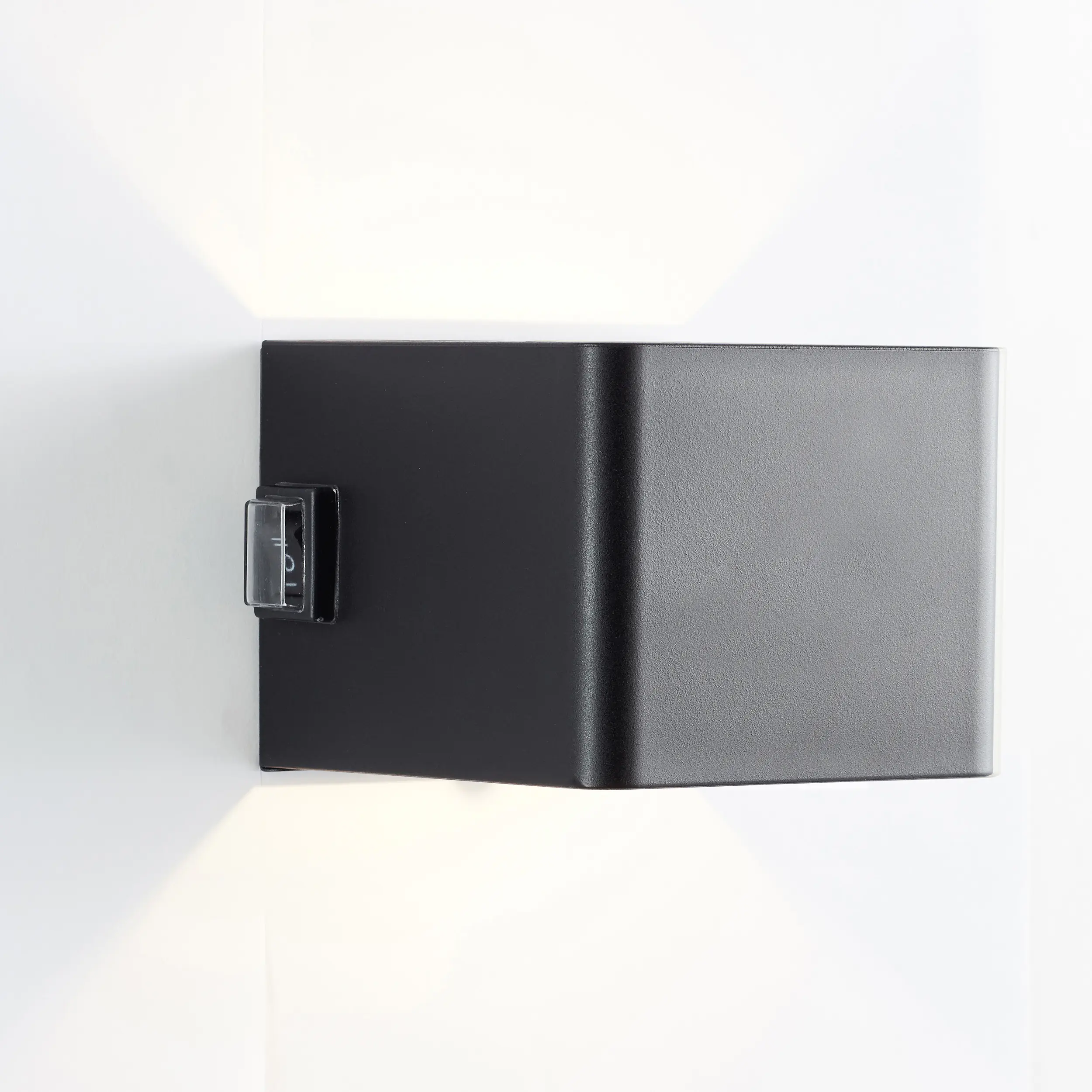 Brilliant Iseo LED Außenleuchte 4 W mit Bewegungsmelder und USB-Anschluss schwarz