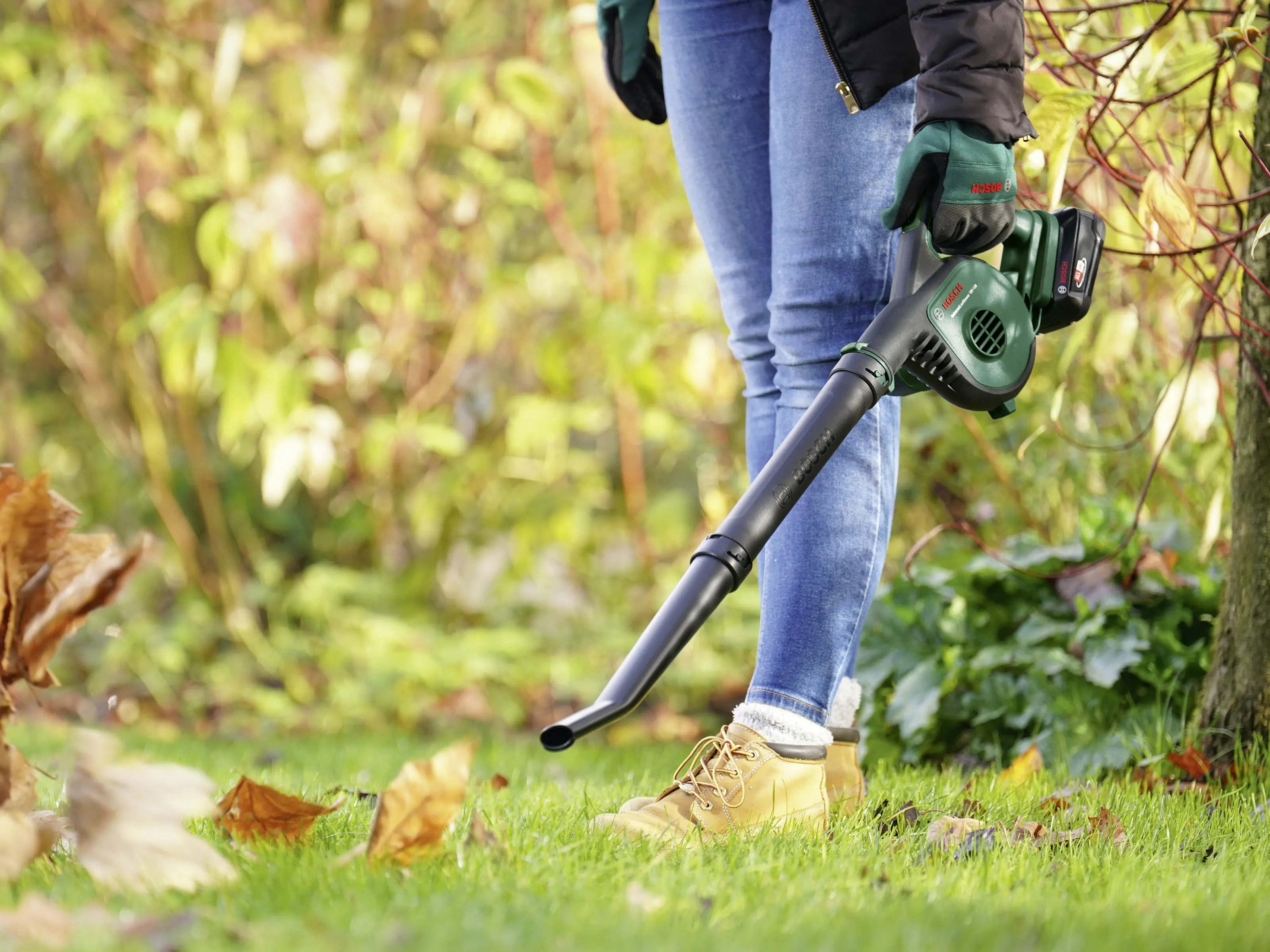 Bosch Akku-Laubbläser 18V UniversalLeafBlow solo