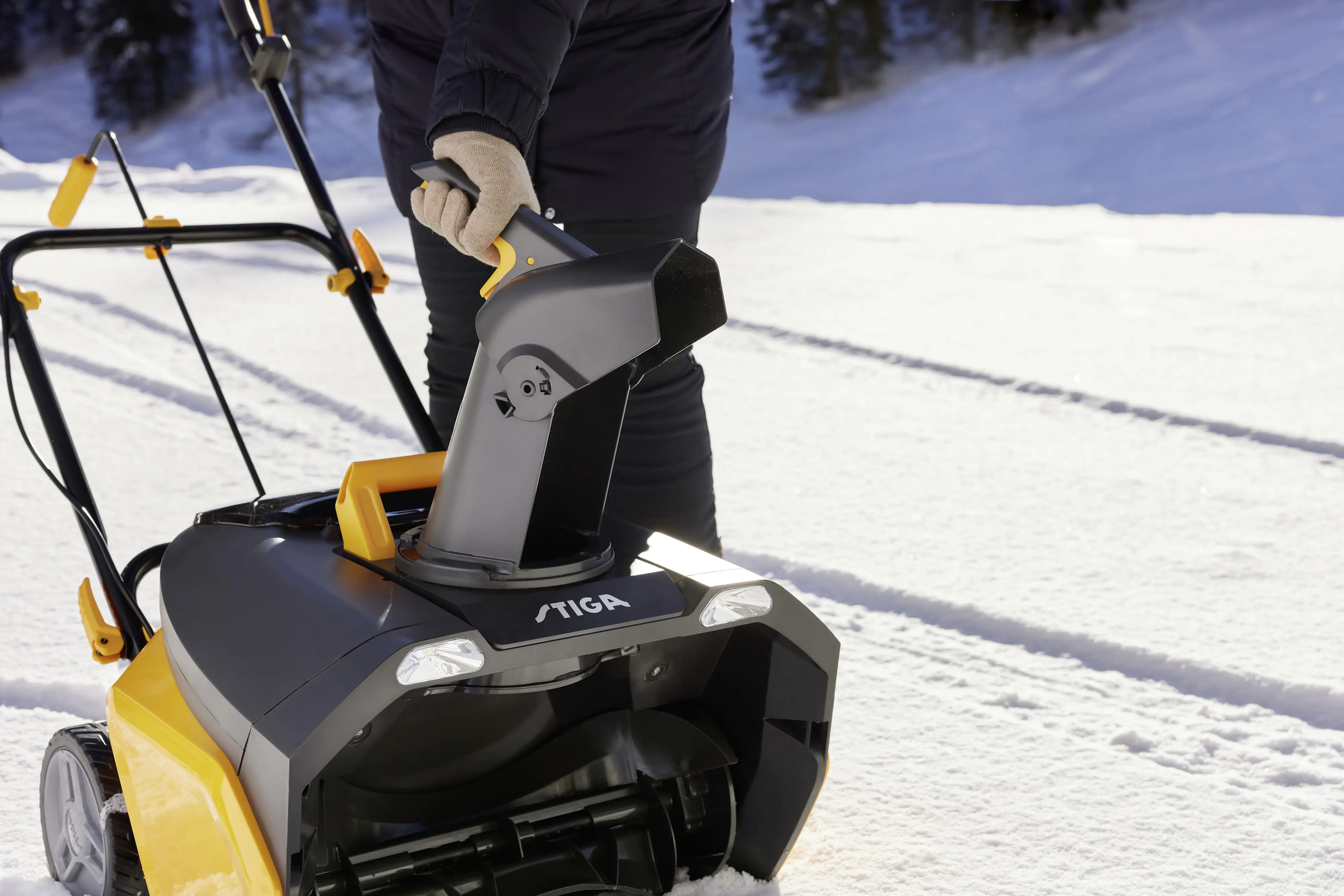 Stiga Akku-Schneefräse ST 700e Kit Arbeitsbreite 50 cm 4 Ah 48 Volt