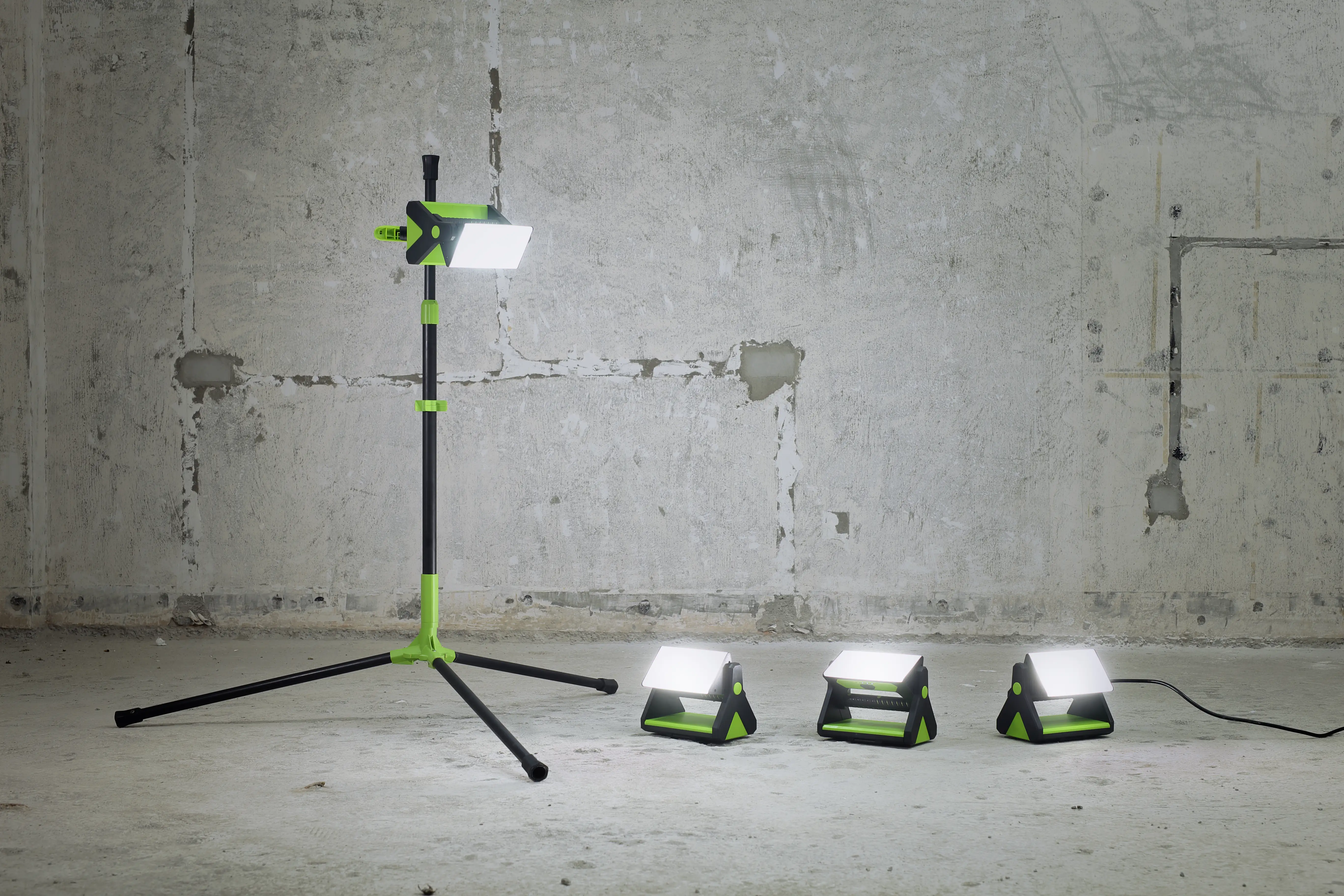 REV LED Akku-Arbeitsleuchte Y-Light 20 W grün schwarz, 300° Rotation