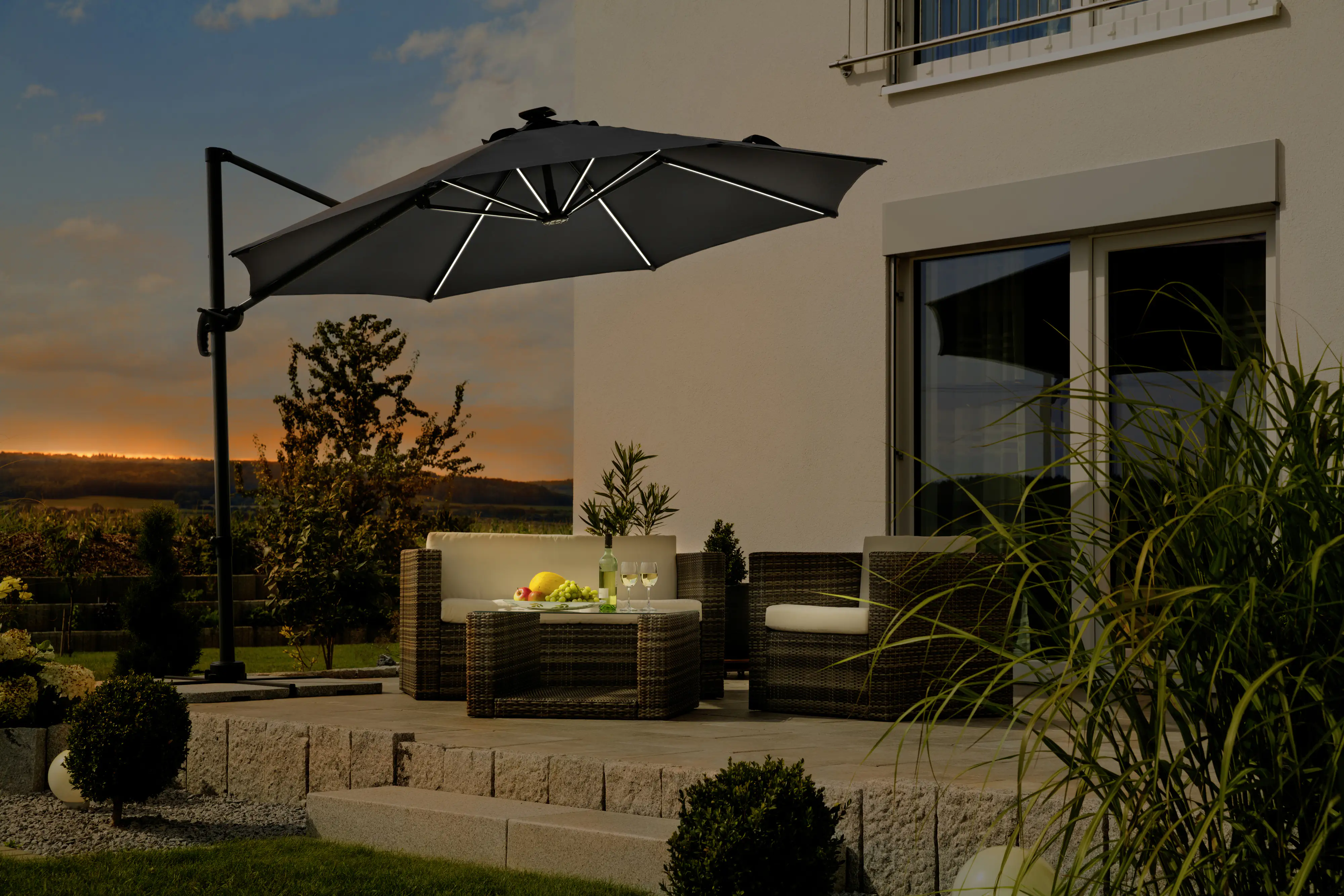 Schneider Ampelschirm Rhodos Blacklight anthrazit Ø 300 cm inkl. Sonnenschirmhülle