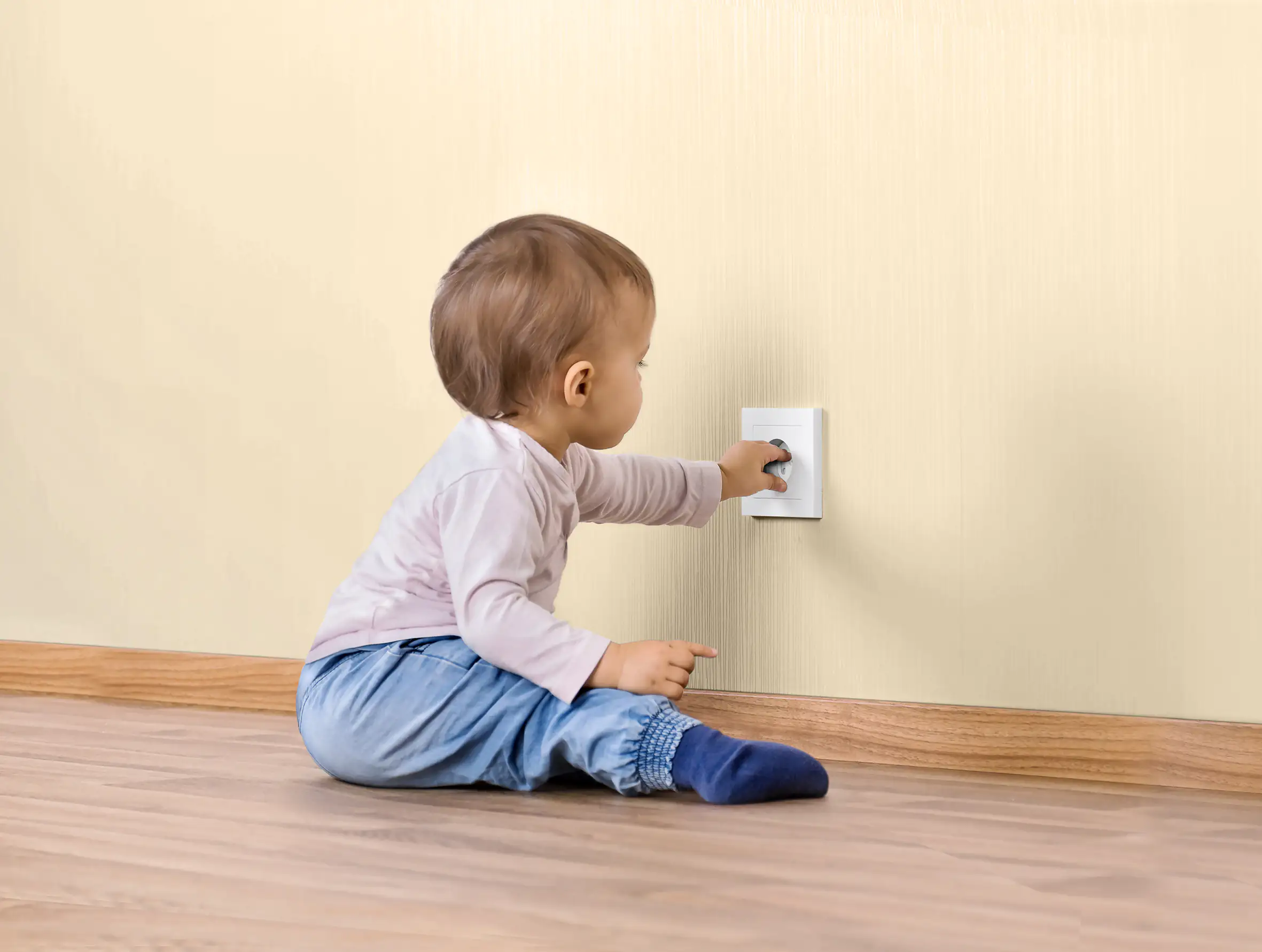 Reer Steckdosenschutz weiß, 10 Stück, Kindersicherung, schraubbar