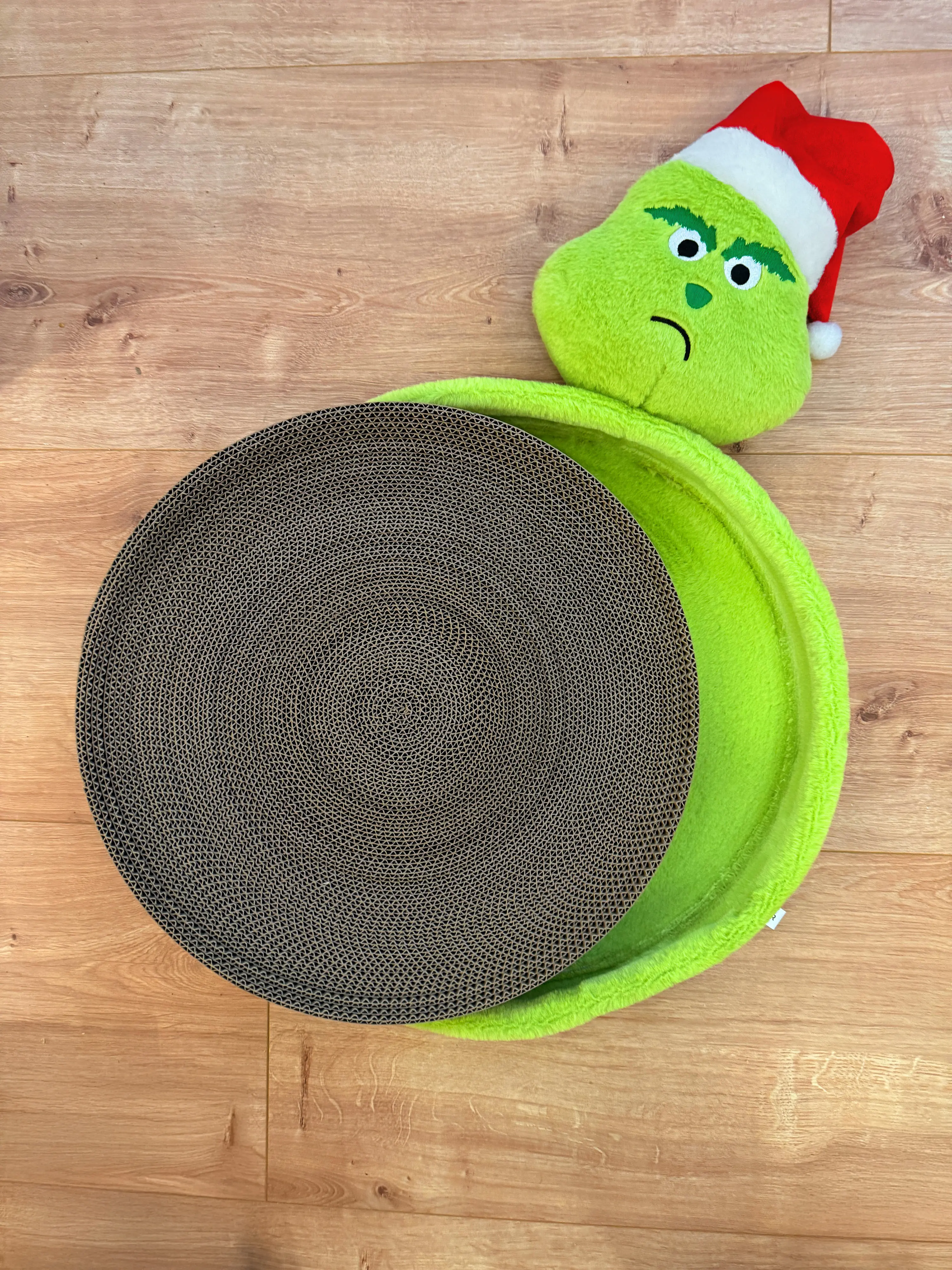 Aumüller Katzenspielzeug Weihnachtsmuffel Kratzpappe 58 cm grün