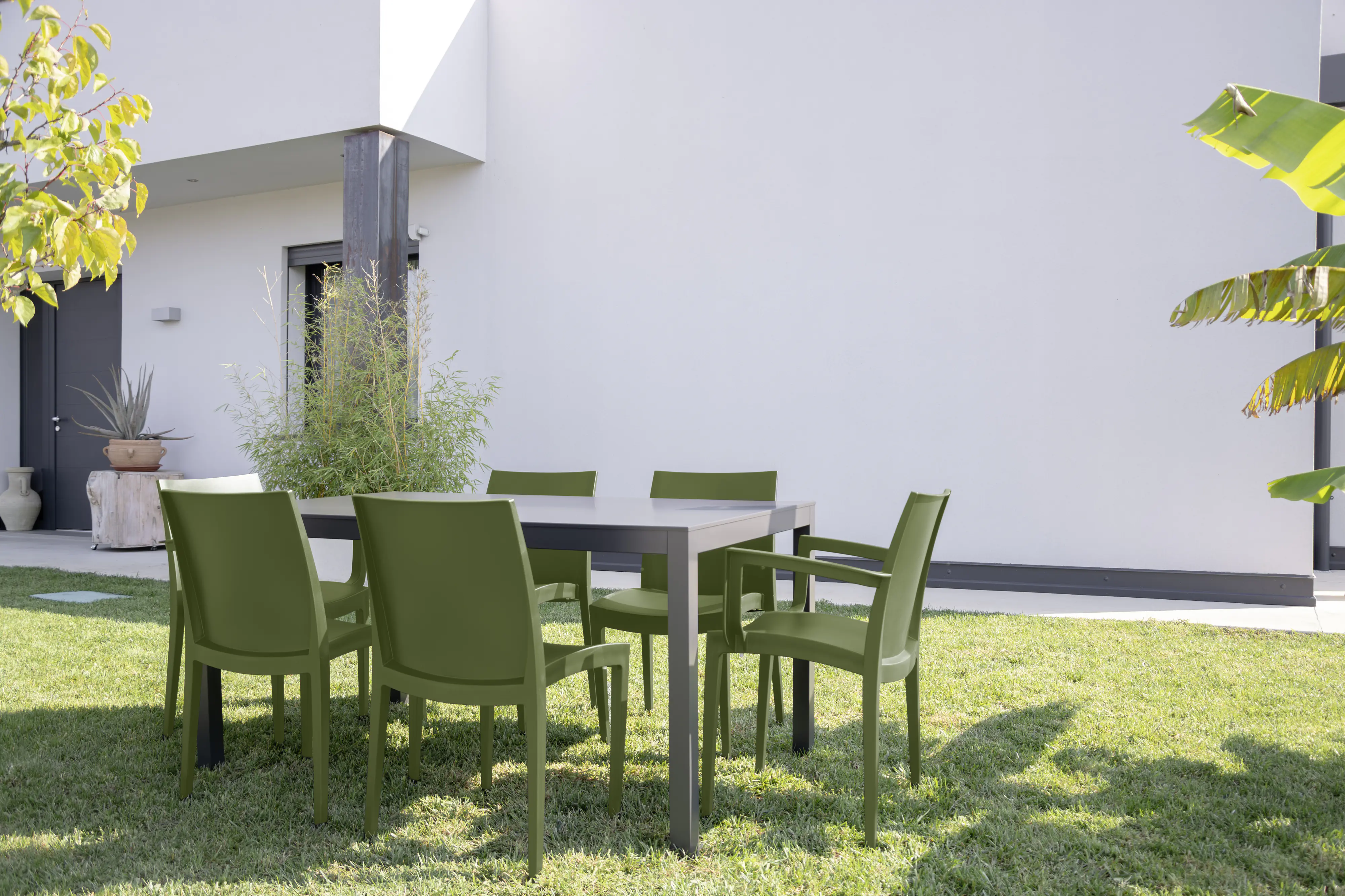 Grandsoleil Gartenstuhl Kunststoff Venice mit Armlehne olivgrün