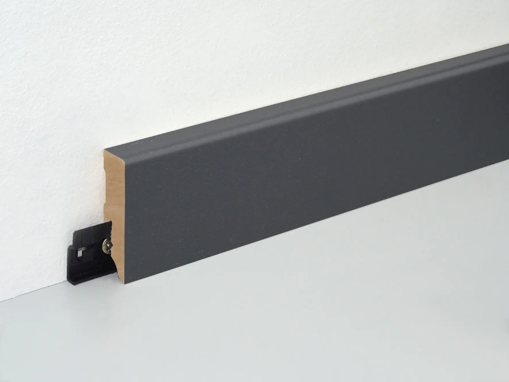 Neuhofer Fußleiste 240 cm x 58 x 15 mm dunkelgrau