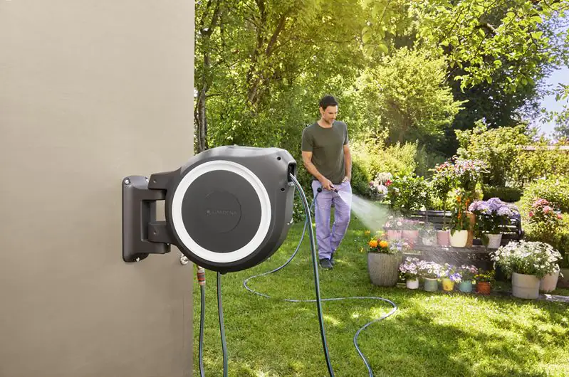 Gardena Wandschlauchbox RollUp M/L mit 25 m Schlauch