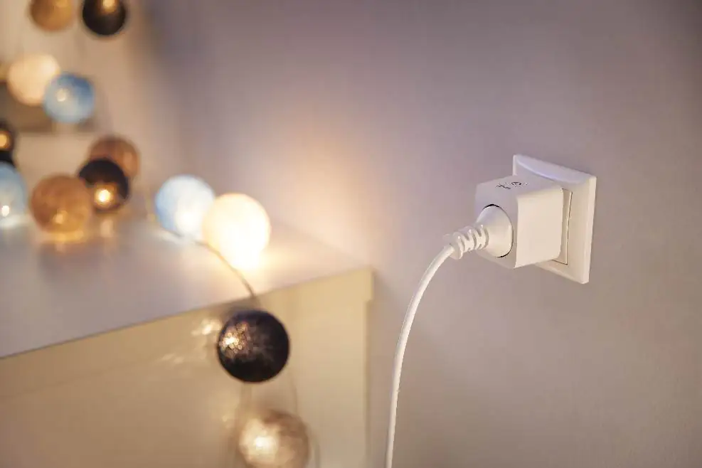 WiZ Steckdose Smart Plug weiß WiZ Connected
