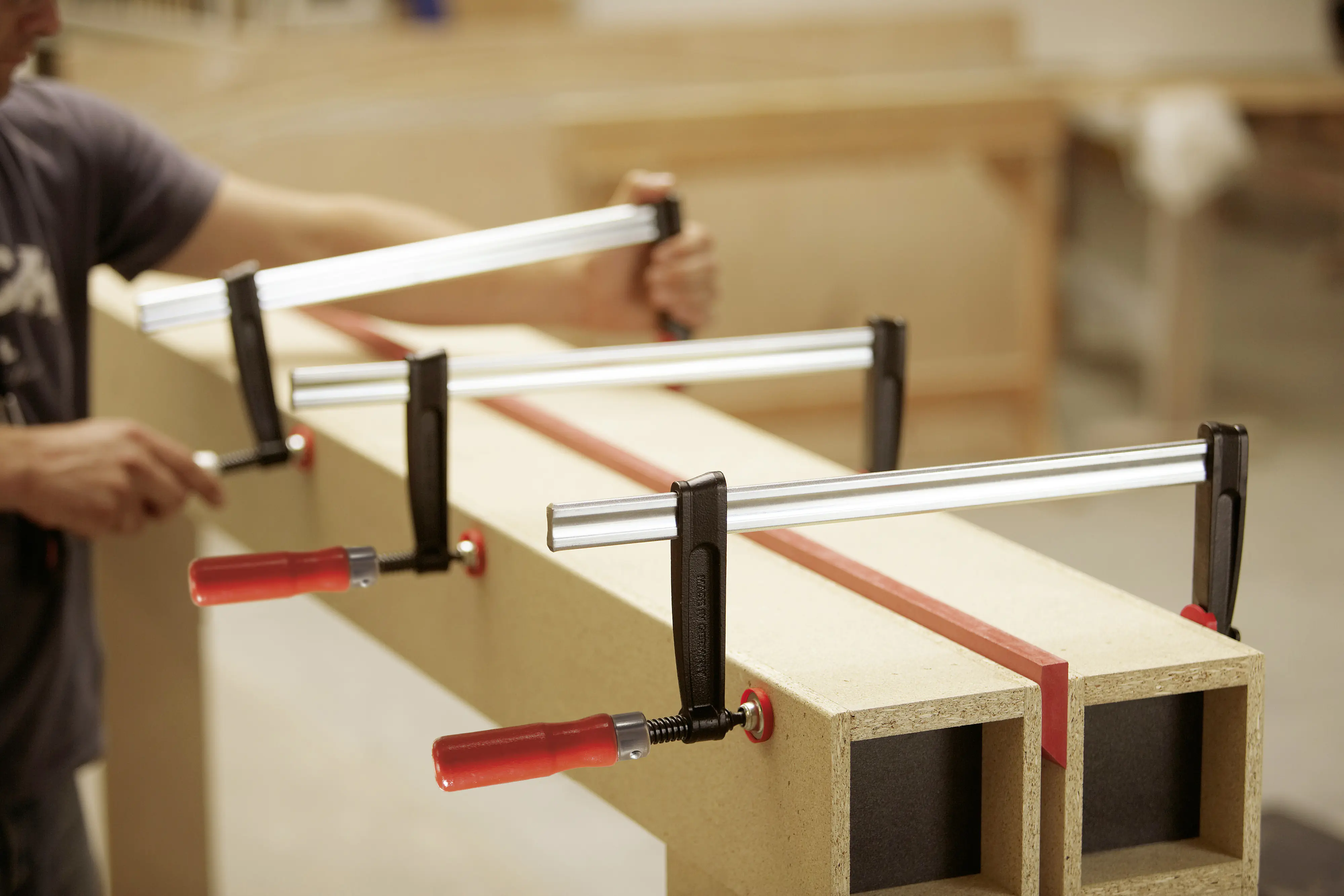 Bessey Tempergusszwinge mit Schutzkappen