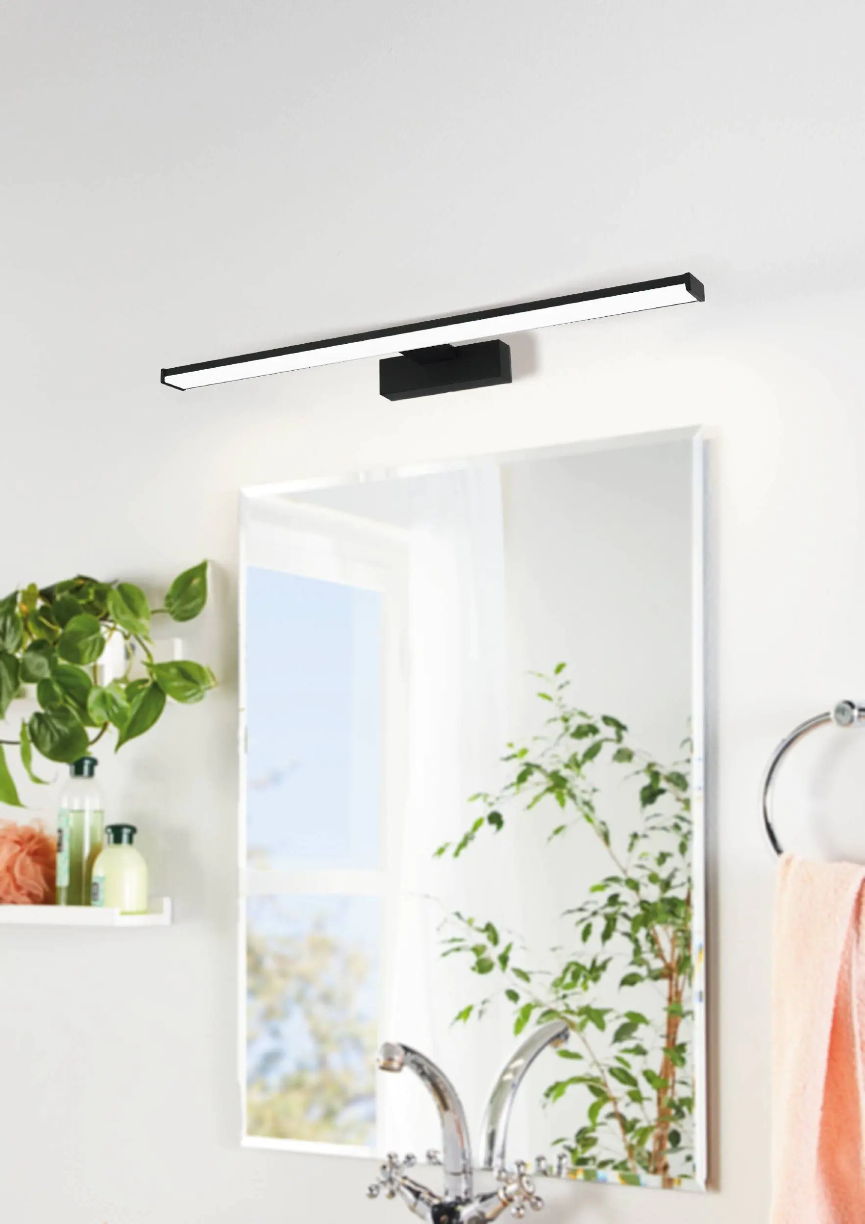 Eglo LED Spiegelleuchte Pandella 1 schwarz 60 x 4 cm neutralweiß