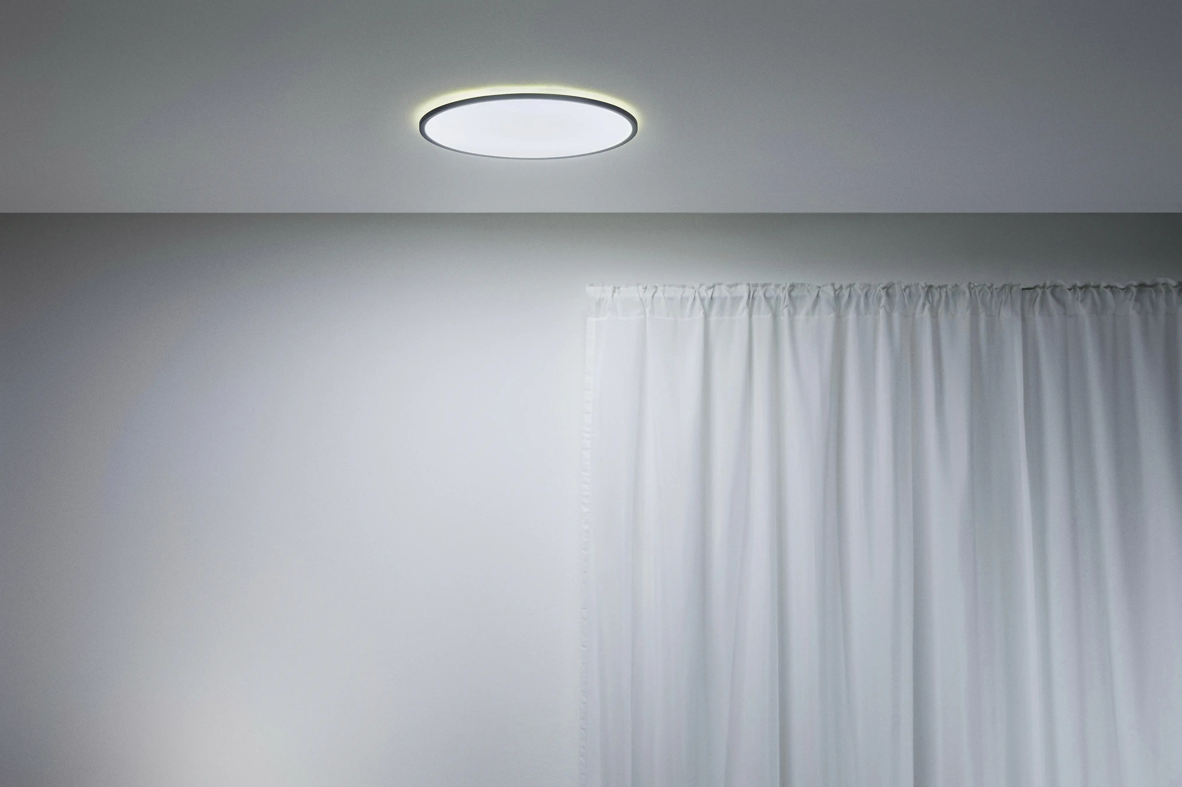 WIZ LED-Deckenleuchte SuperSlim 43 x 2 cm 22W warmweiß bis kaltweiß smart schwarz