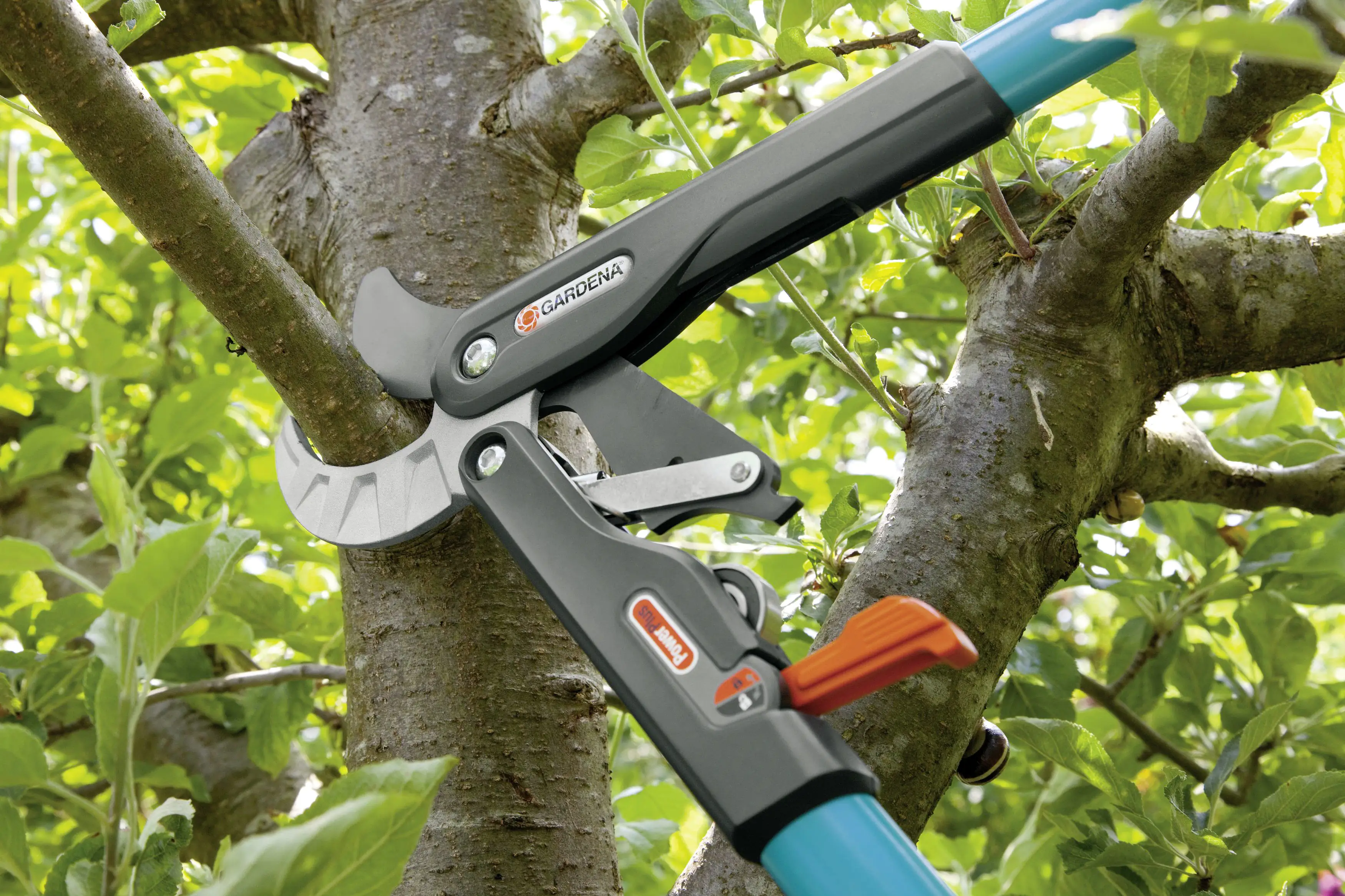 Gardena Ratschen-Astschere Comfort SmartCut bis zu Ø 45 mm Schnittstärke