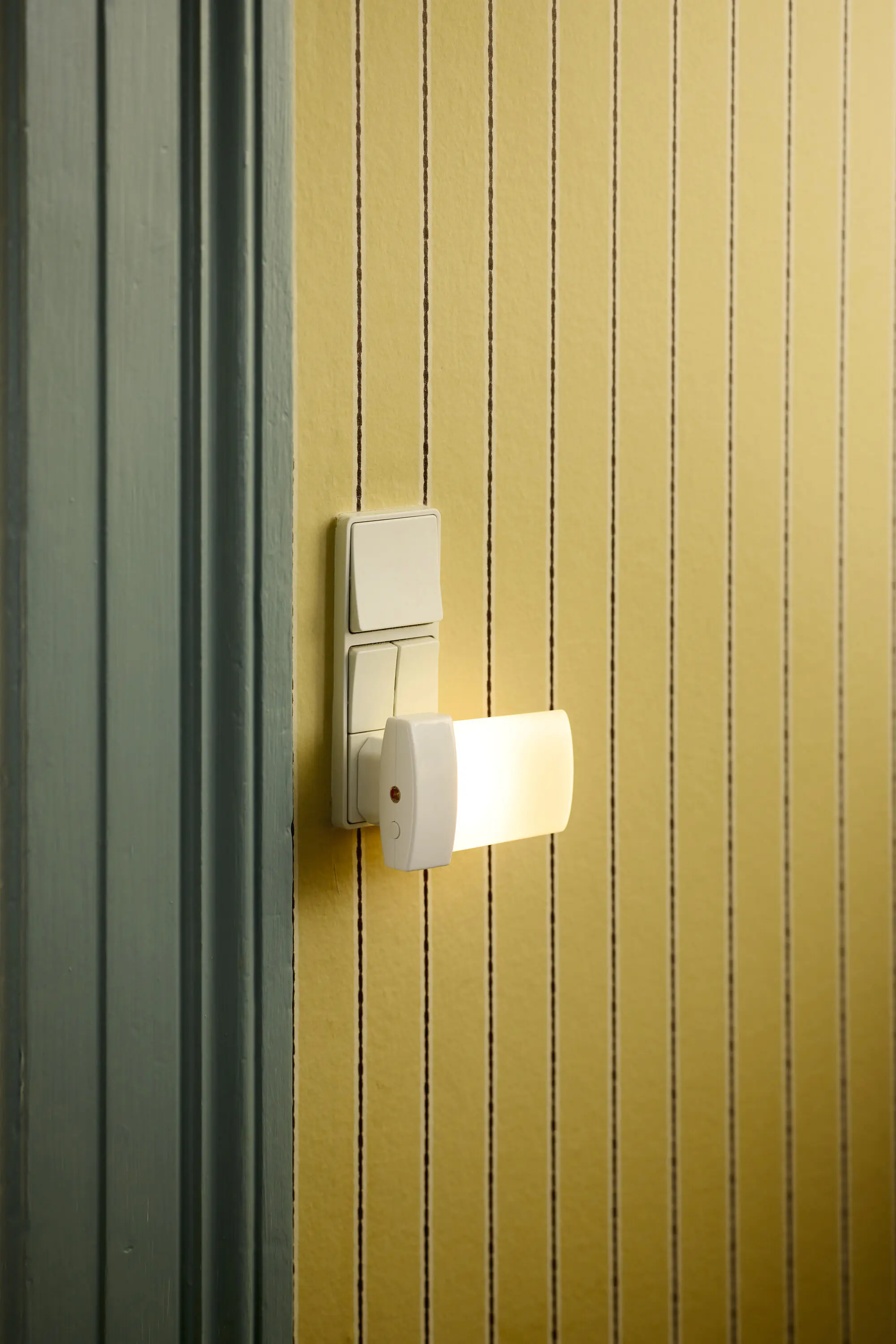 Osram LED-Nachtlicht Lunetta Shine mit Tag-/Nacht Sensor 9 cm warmweiß-kaltweiß weiß 