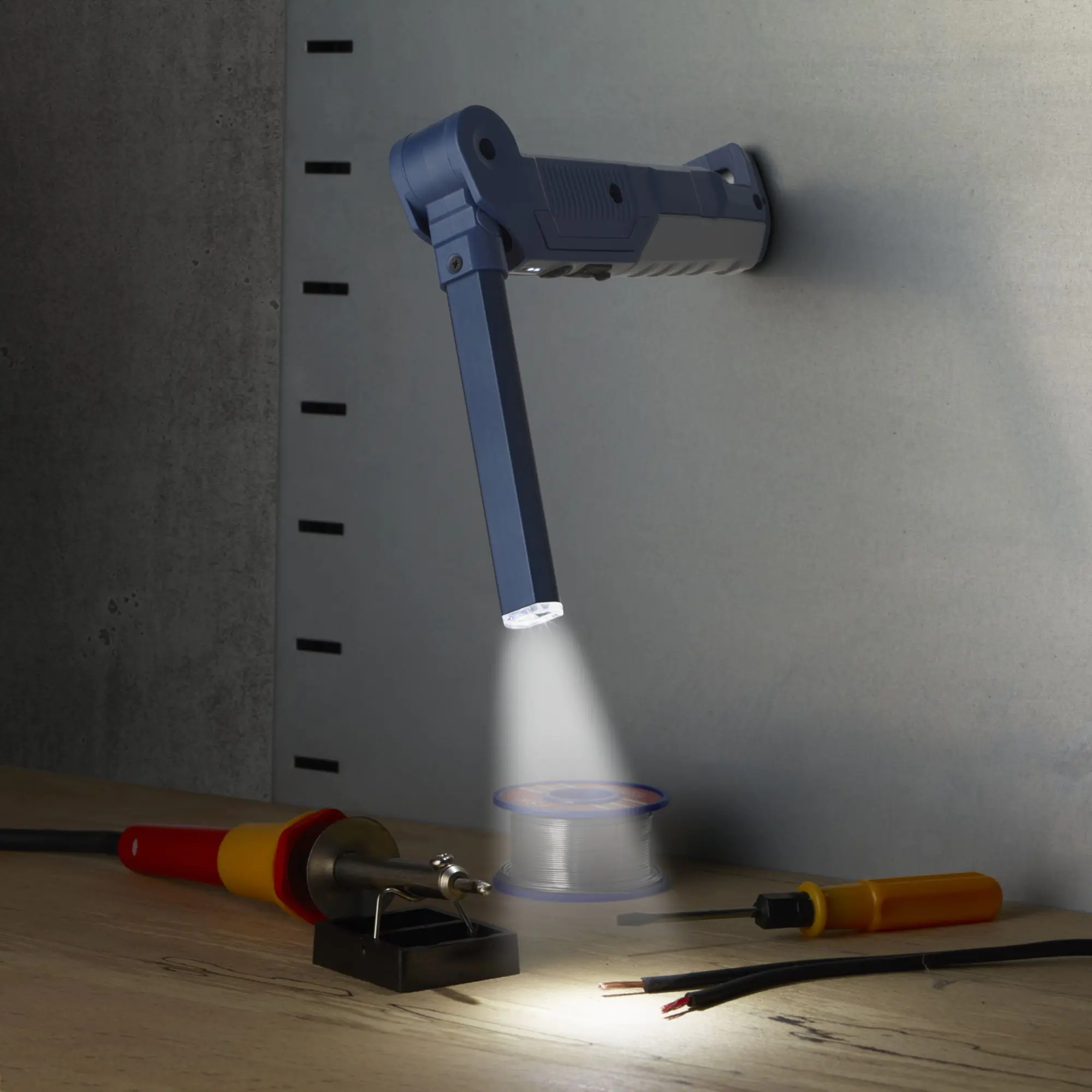 Cartrend LED-Stableuchte mit Magnetfuß 500 Lumen