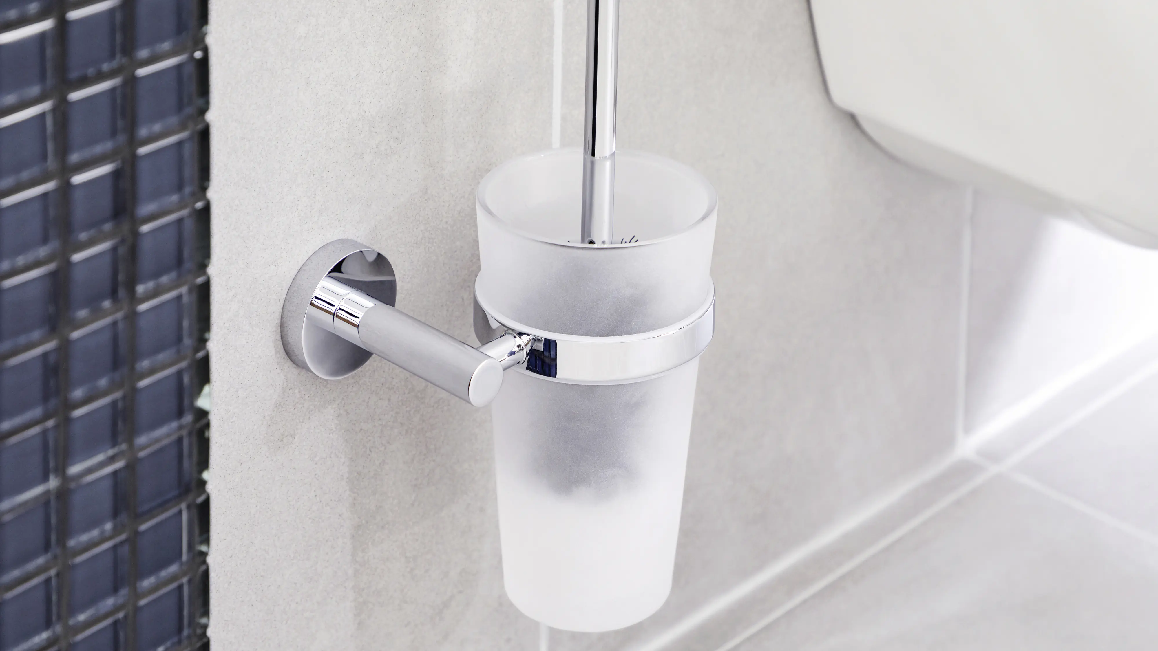 tesa WC-Bürstengarnitur Exxcellent Metall und Milchglas, chrom/weiß