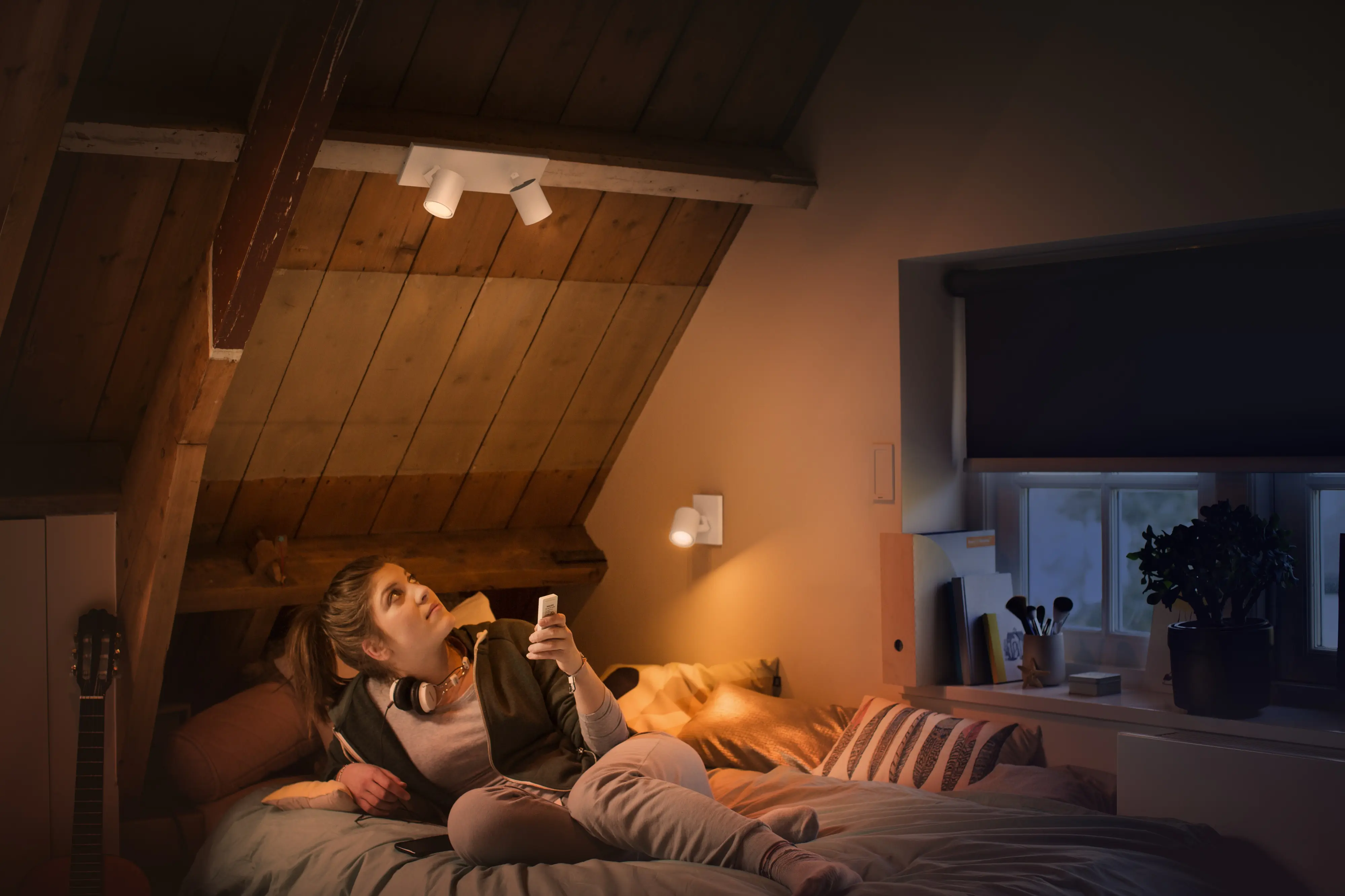 Philips Hue LED Deckenleuchte 2er Spot Runner 14 x 36,5 cm weiß