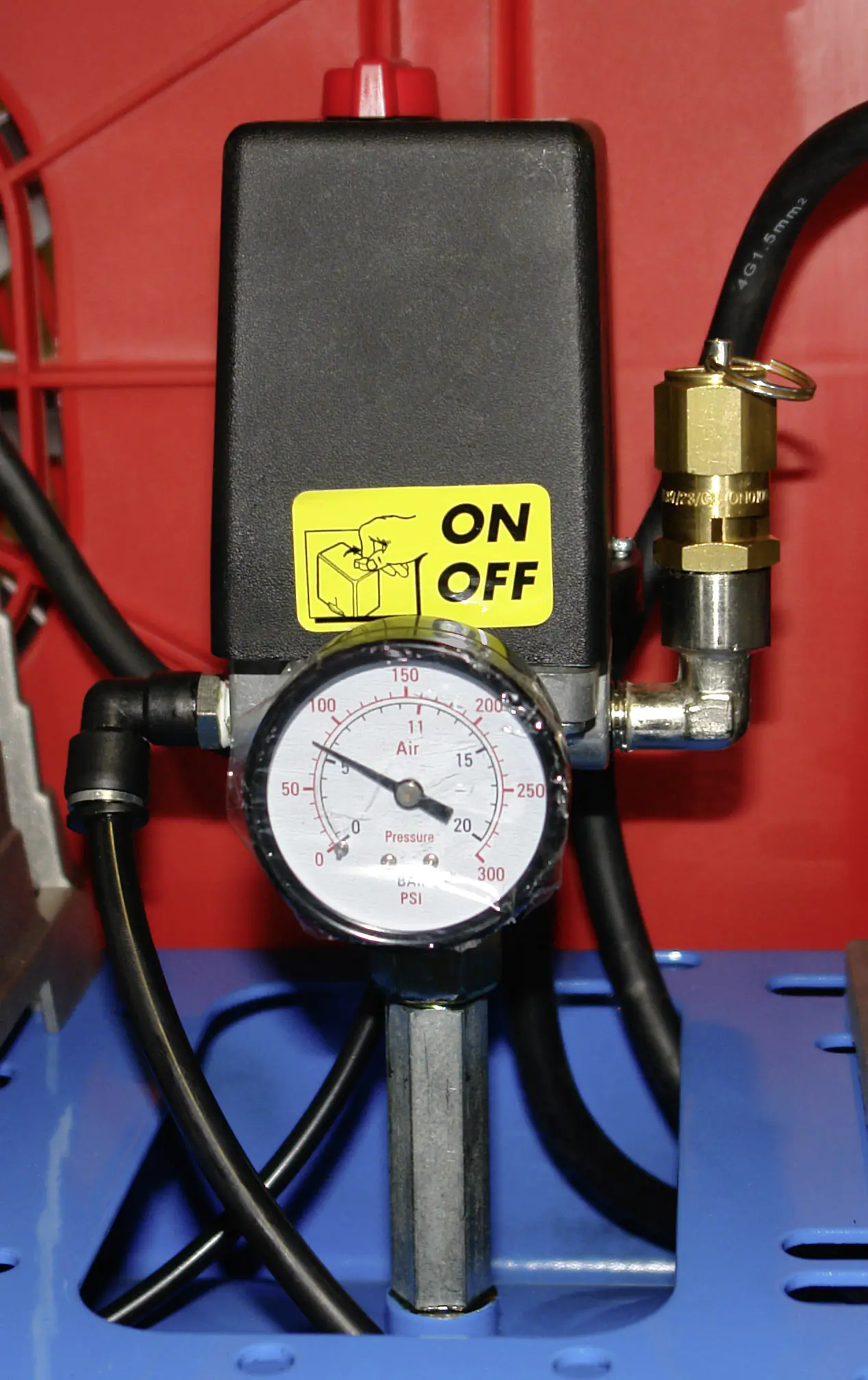 Güde Kompressor 635/10/90 PRO 10 bar 100 l 480 l/min 3 kW