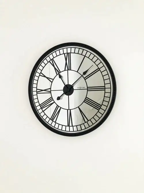 Nextime Wanduhr Cleopatra Ø 56 cm schwarz
