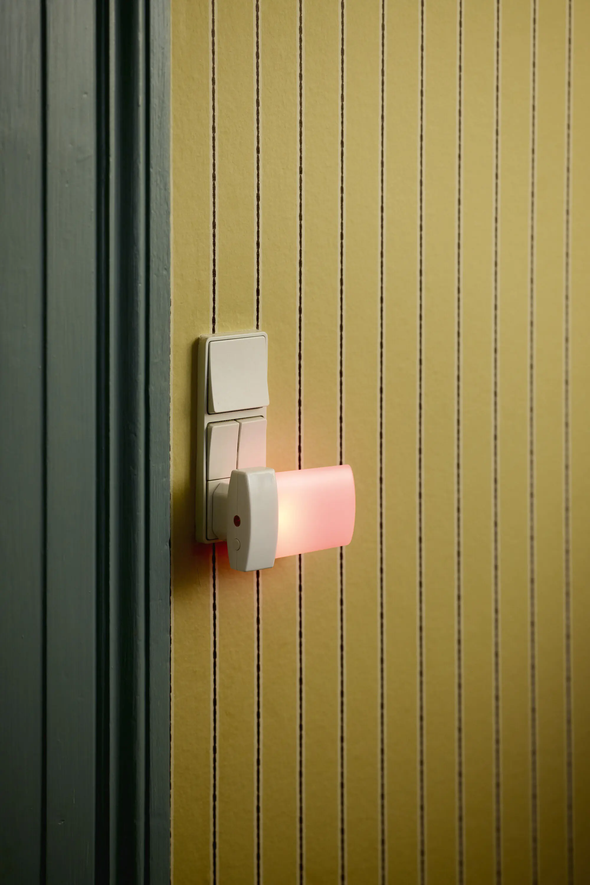 Osram LED-Nachtlicht Lunetta Shine mit Tag-/Nacht Sensor 9 cm warmweiß-kaltweiß weiß 