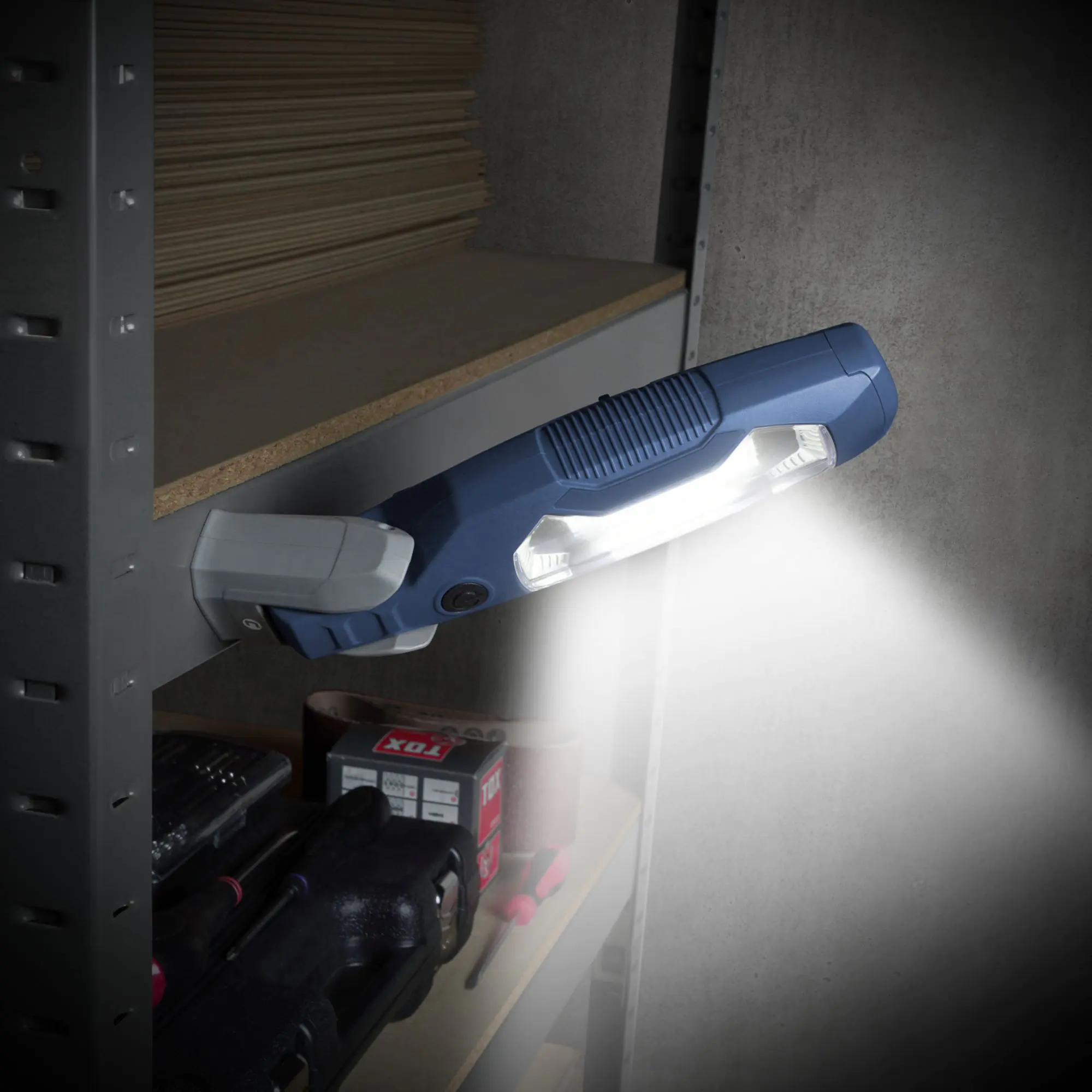Cartrend LED-Werkstattleuchte 600 Lumen mit neigbaren Magnetfuß