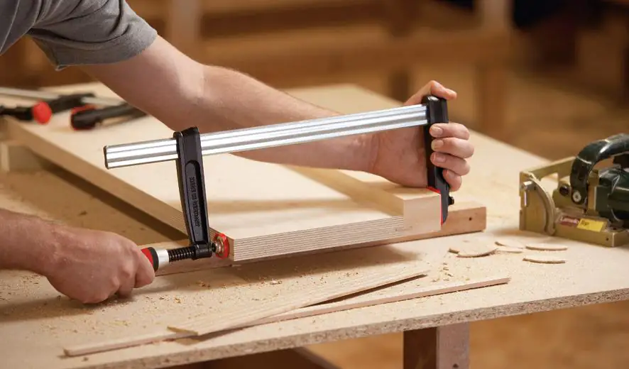 Bessey Tempergusszwinge 2-Komponentengriff mit Schutzkappen