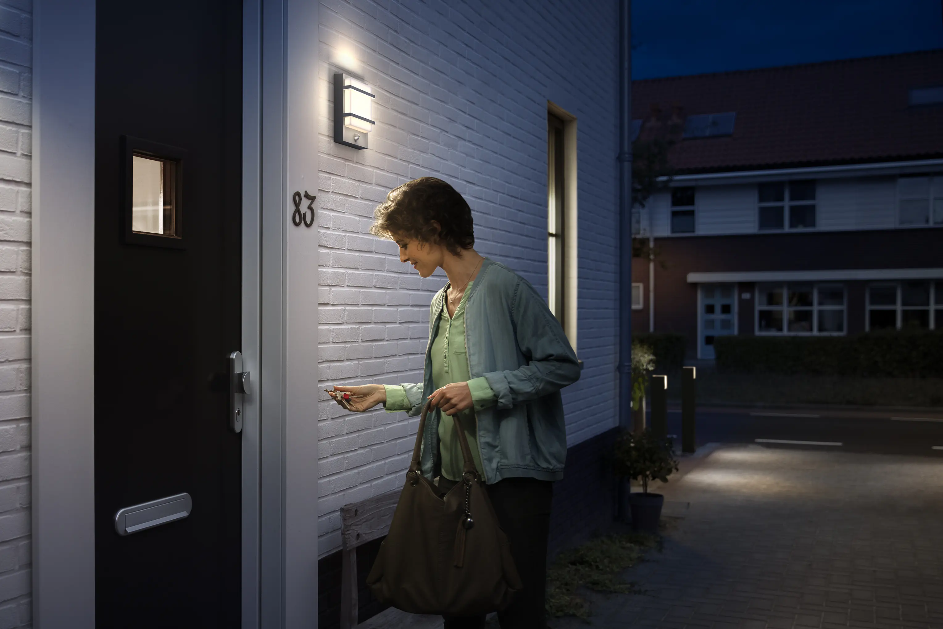 Philips LED Außenwandleuchte Petronia anthrazit mit Bewegungssensor warmweiß