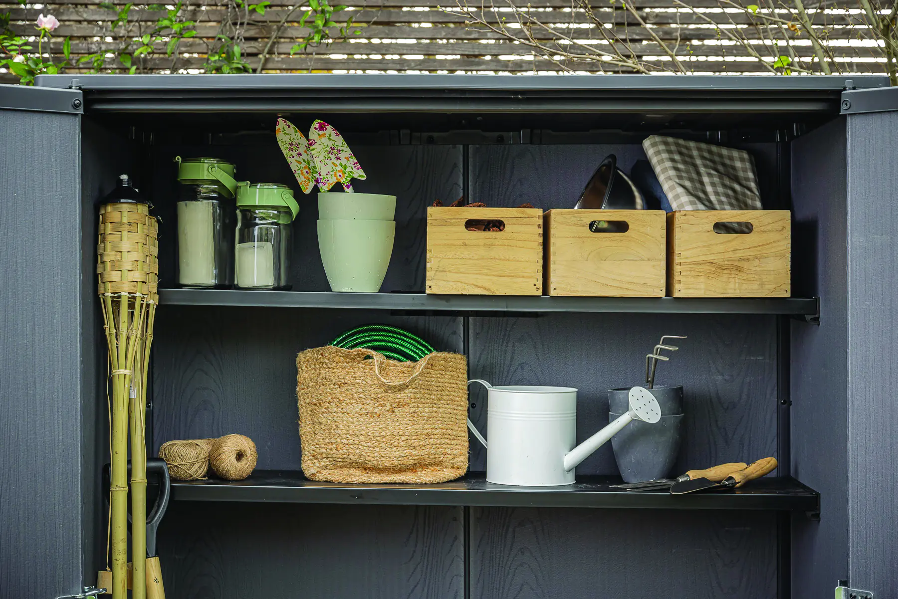 Keter Kunststoff Gartenschrank Signature Walnuss Alto 140 x 73,6 x 170,4 cm braun Holzoptik 