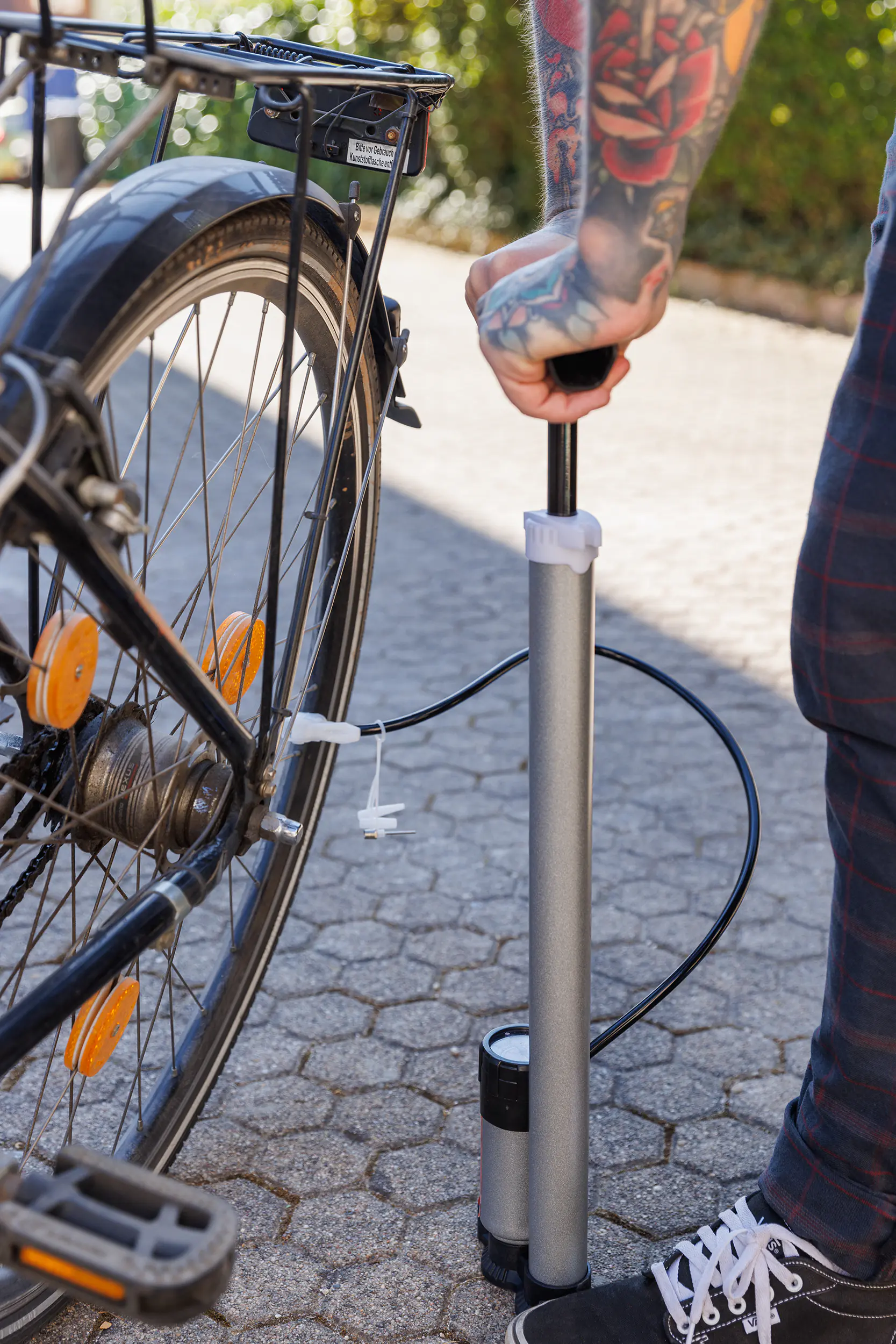 TrendLine Standluftpumpe mit Manometer bis 7 bar