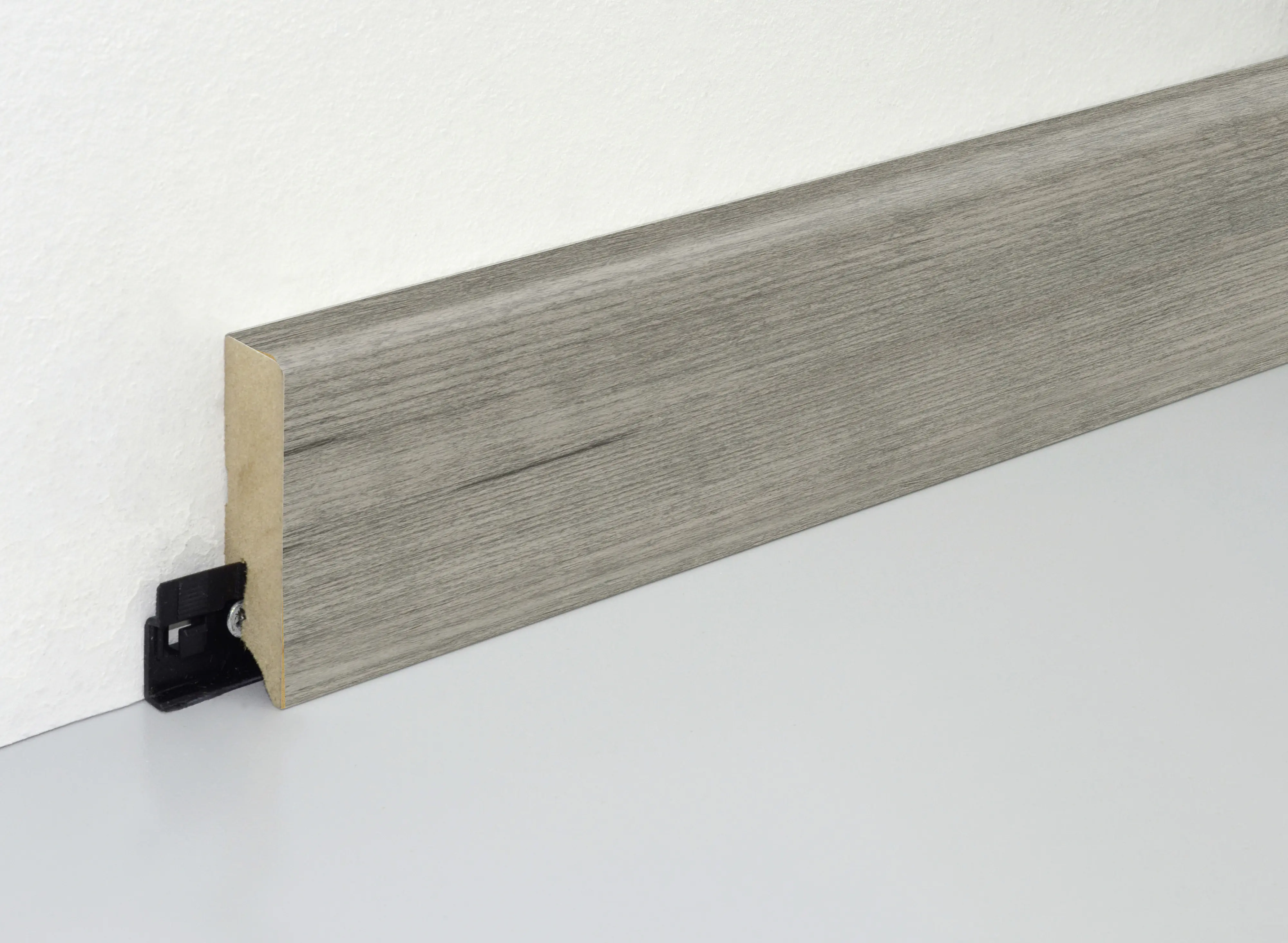 Neuhofer Fußleiste 240 cm 70 x 19 mm Seekiefer grau