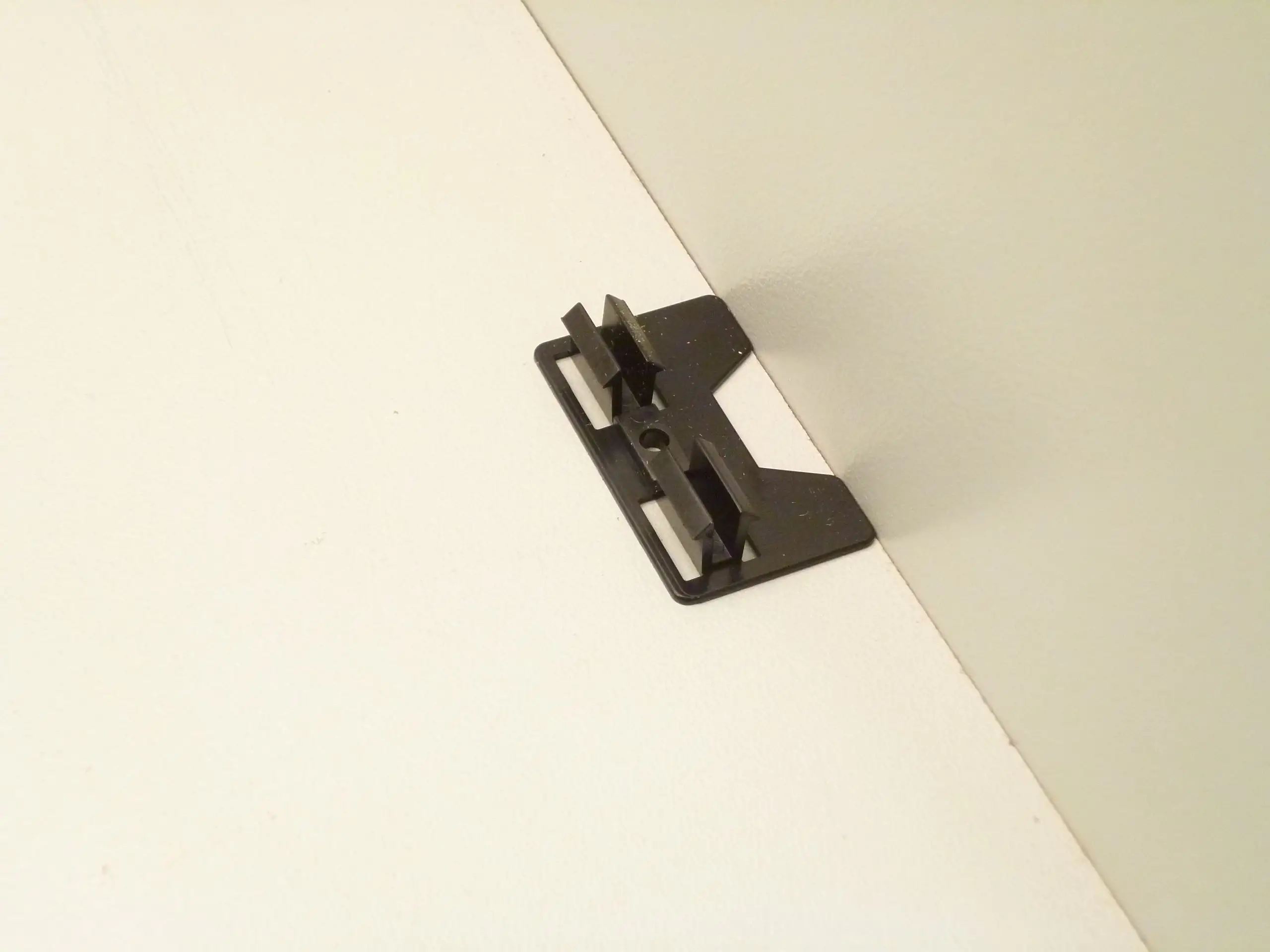 B.S. Bauprogramm Leistenclipse für Deckenabschlussleiste