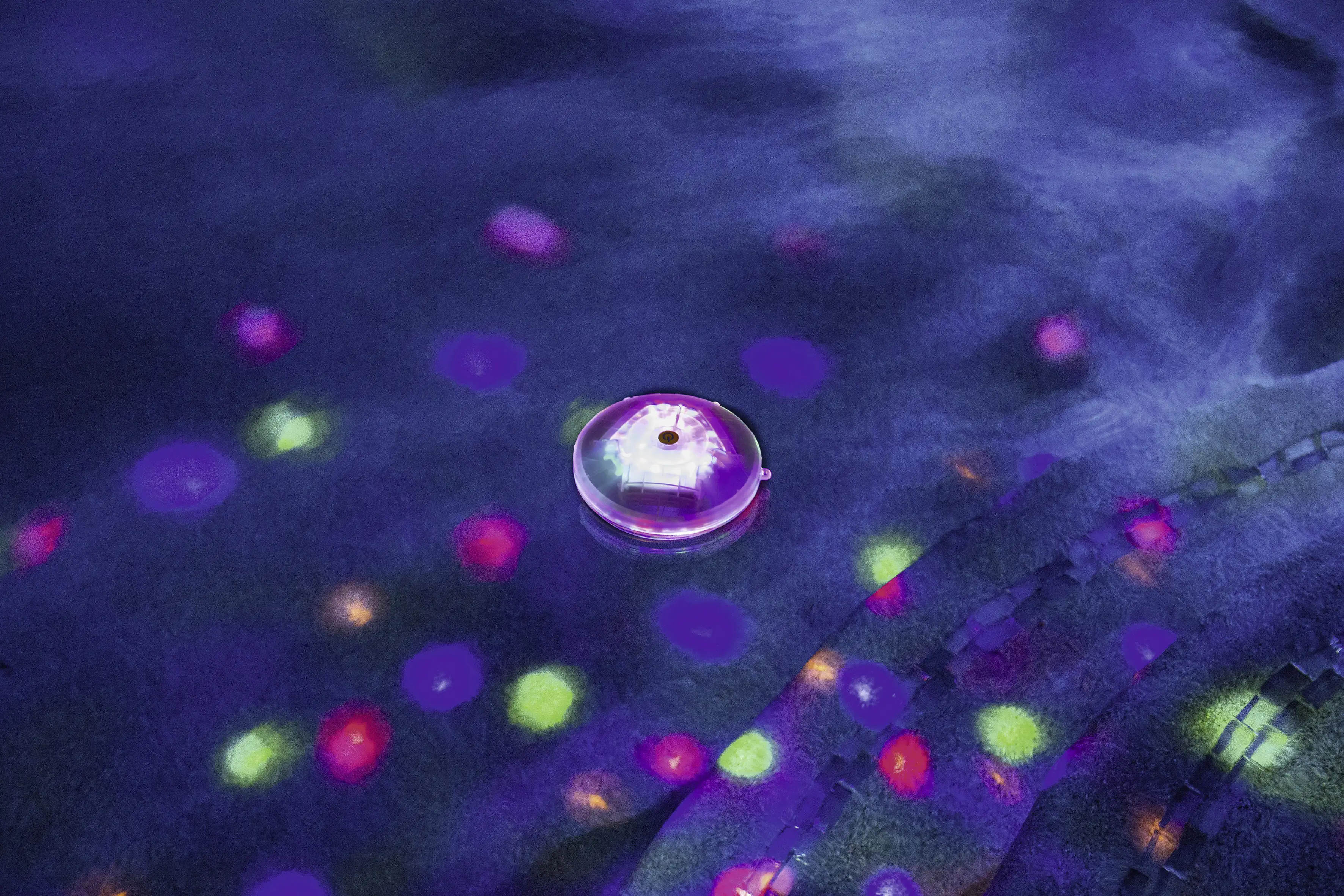 Bestway Flowclear Schwimmende batteriebetriebene LED-Poolleuchte Ø14 cm